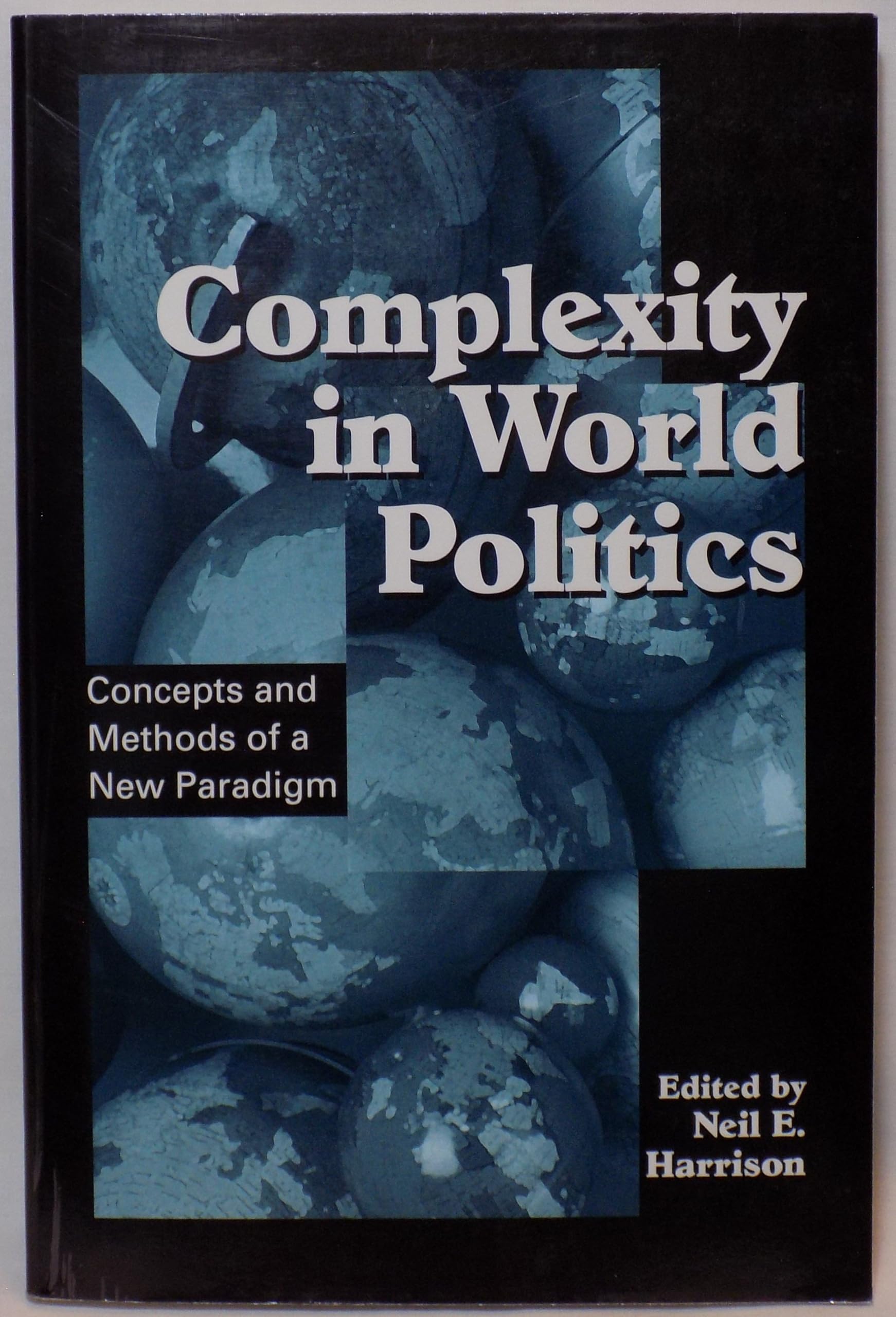 Complexity in World Politics: Concepts and Methods of a New Paradigm (SUNY series in Global Politics) Social Sciences