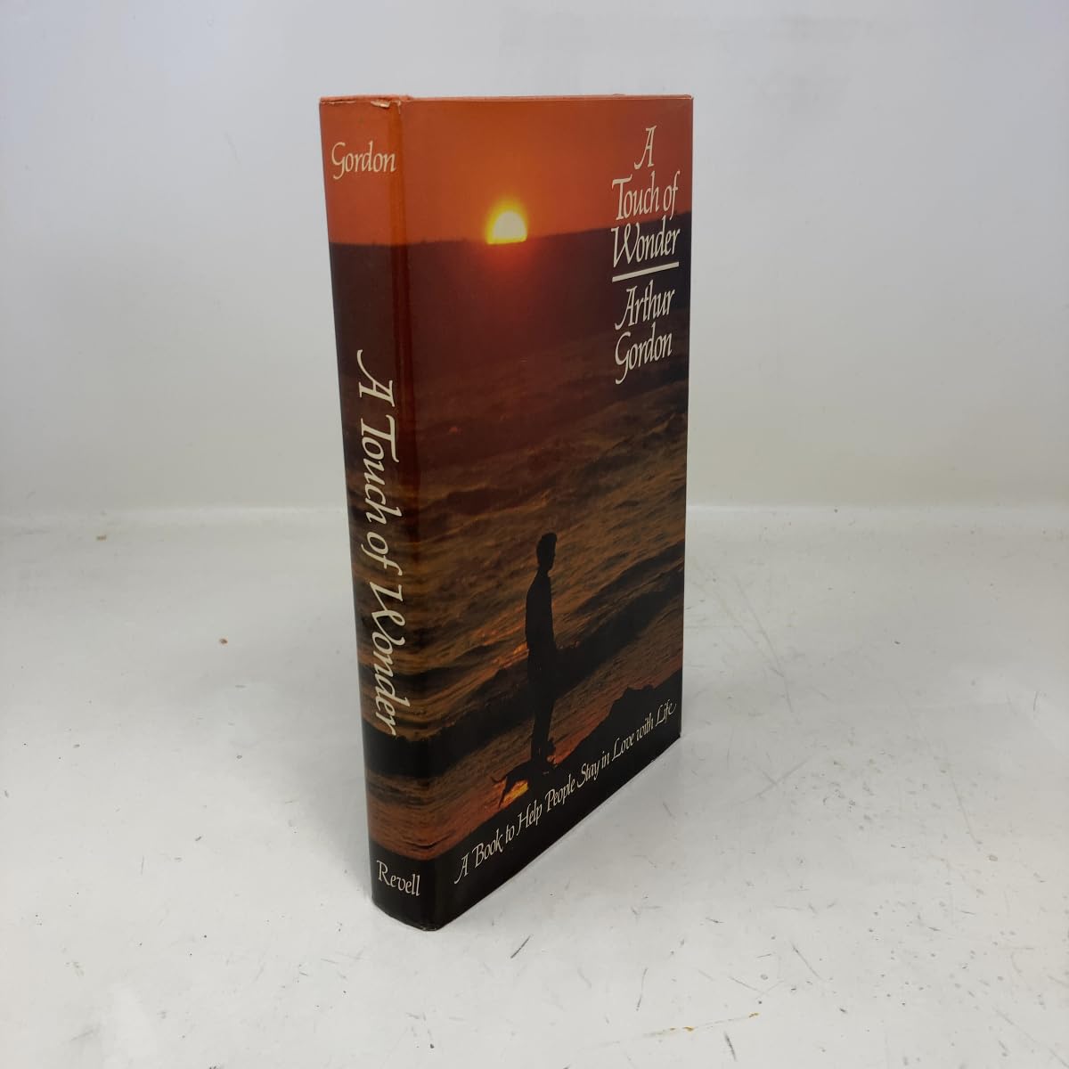 A Touch of Wonder: A Book to Help People Stay in Love With Life. Lifestyle
