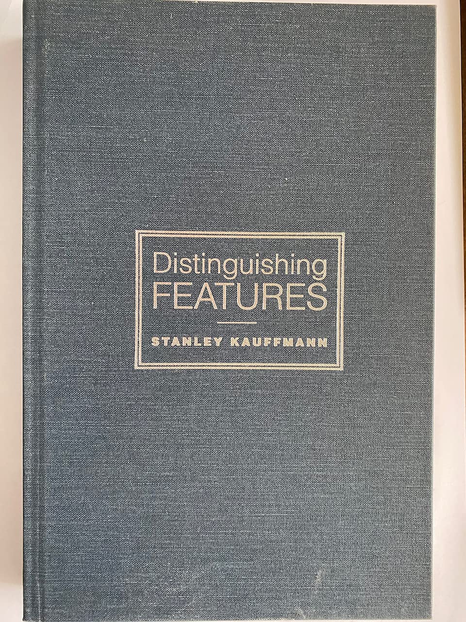 Distinguishing Features: Film Criticism and Comment (Paj Books) Film, Art & Culture