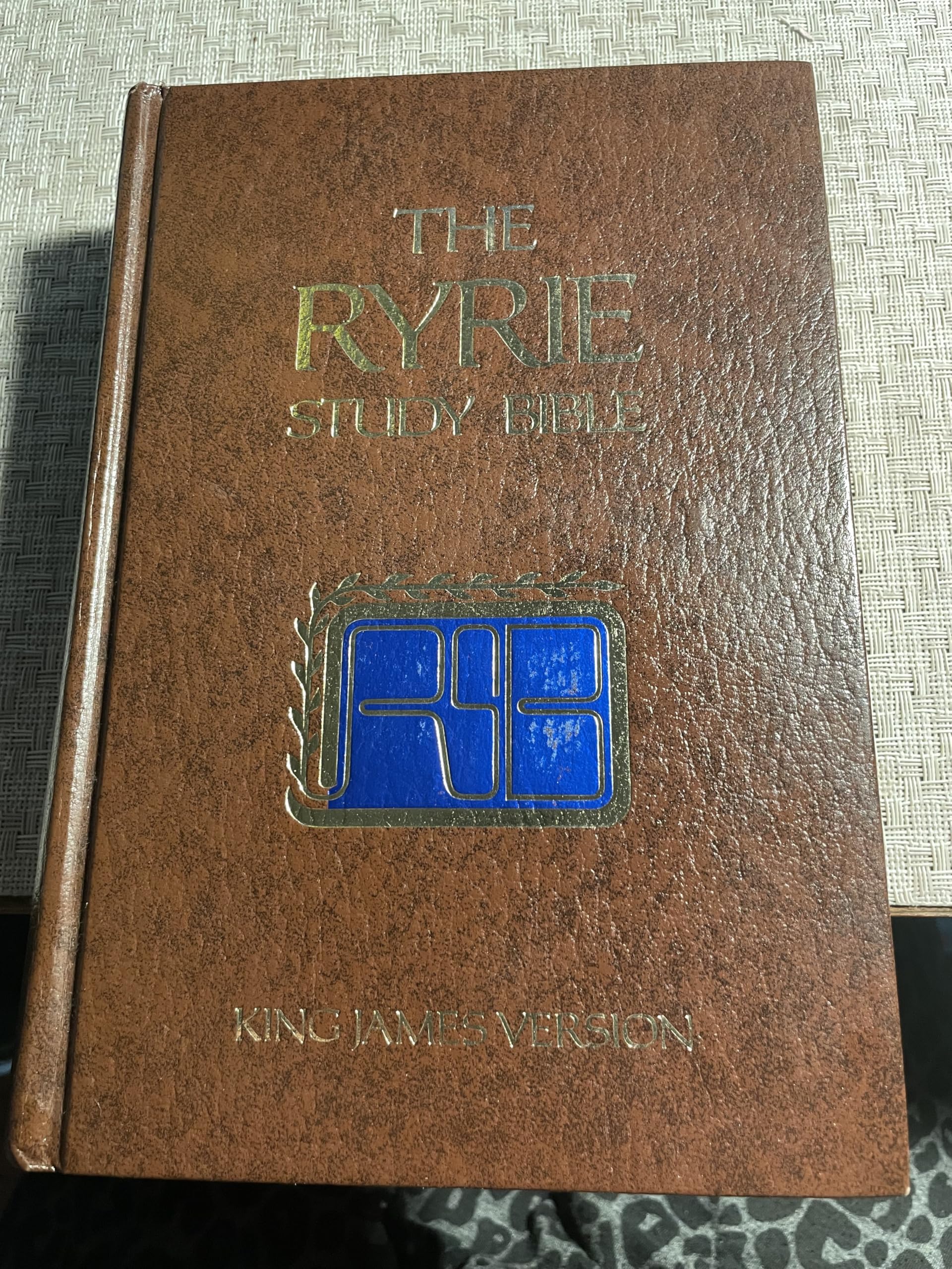 The Ryrie study Bible: King James version : with introductions, annotations, outlines, marginal references, harmony of the Gospels, subject index, ... concordance, maps, and timeline charts Books