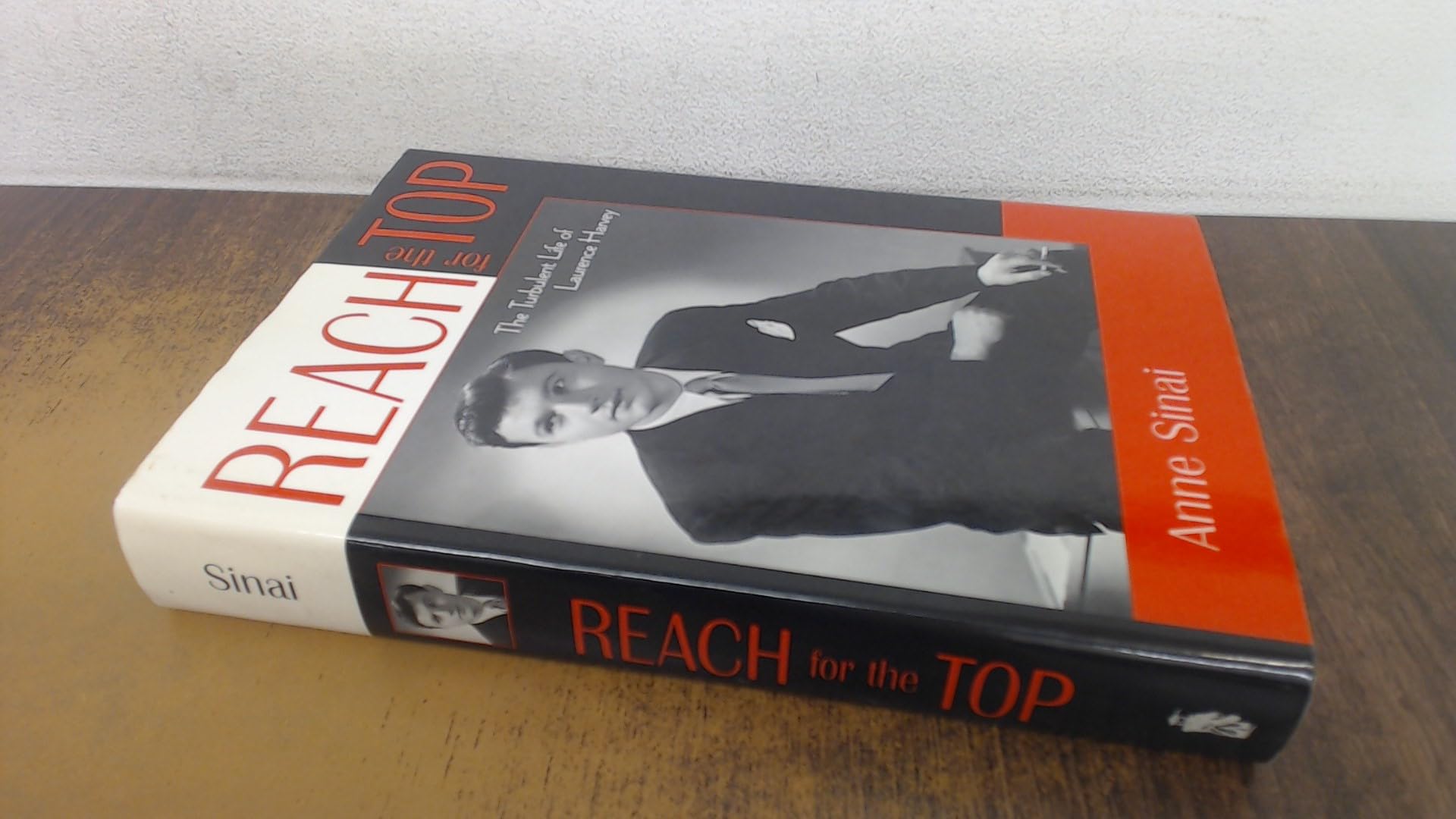 Reach for the Top: The Turbulent Life of Laurence Harvey (Filmmakers Series) Art & Literature Books