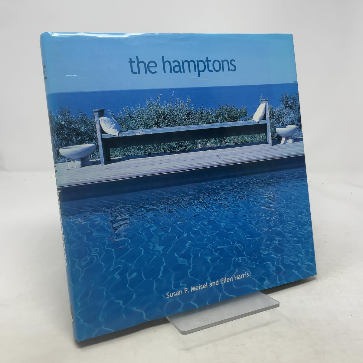 Hamptons: Life Behind the Hedges: Life Between the Hedges Architecture