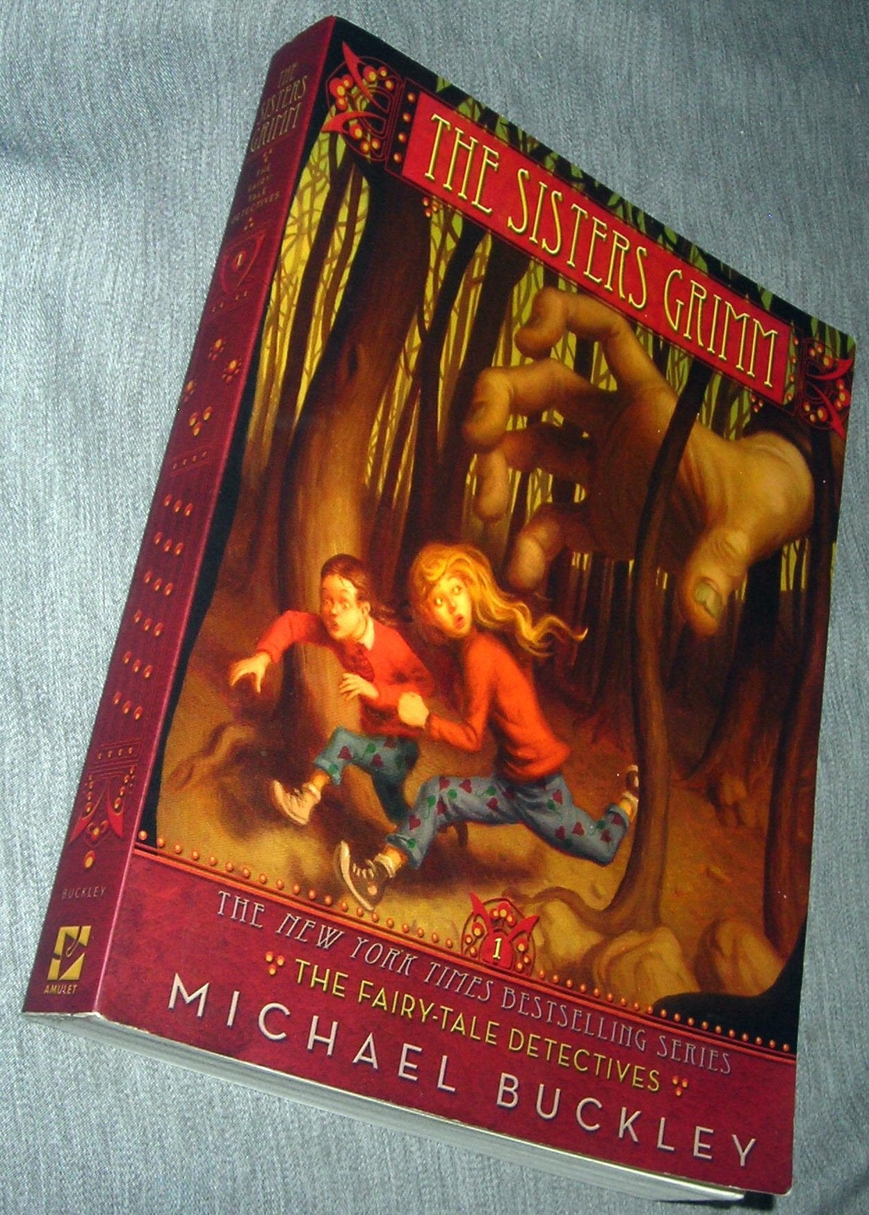 The Sisters Grimm: The Fairy-Tale Detective - #1: The Fairy-Tale Detectives Novels & Short Stories