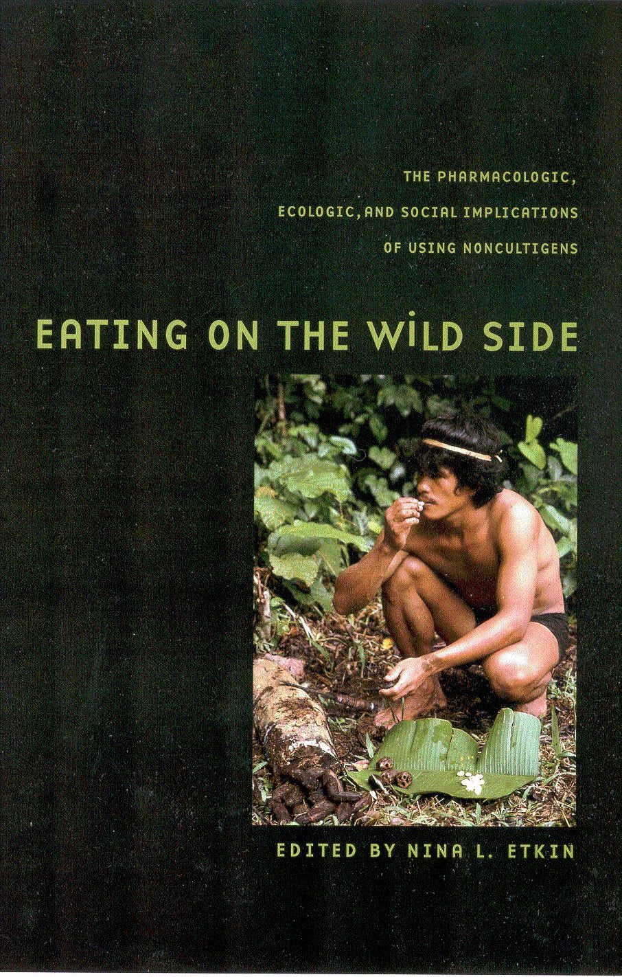 Eating on the Wild Side: The Pharmacologic, Ecologic, and Social Implications of Using Noncultigens (Arizona Studies in Human Ecology) Social Sciences