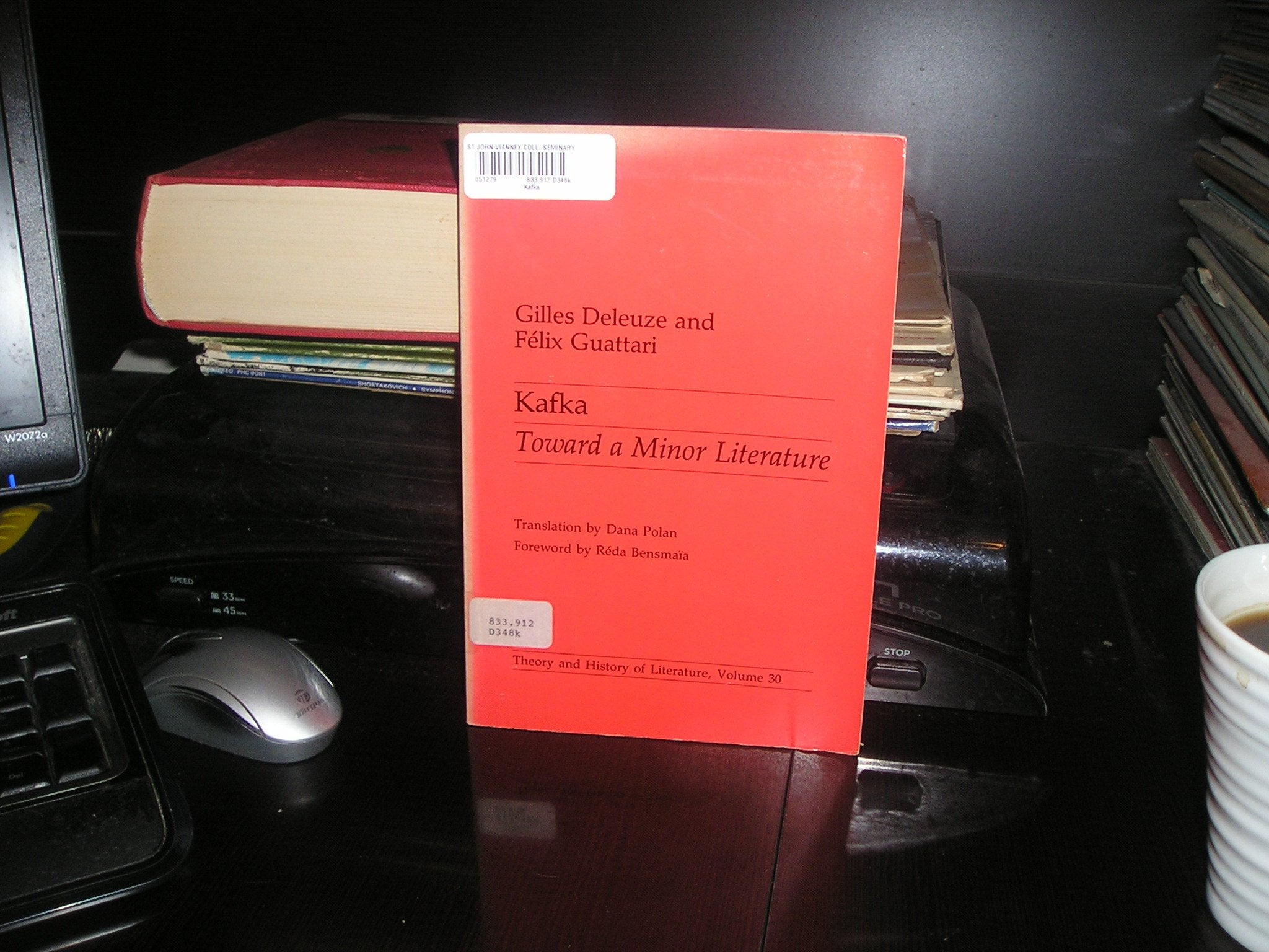 Kafka: Toward a Minor Literature: Toward a Minor Literature Volume 30 (Theory and History of Literature) Contemporary literature Books