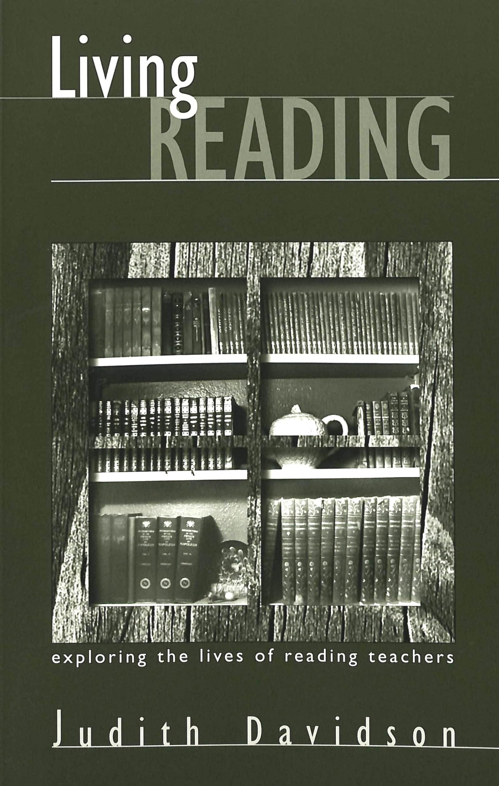 Living Reading: Exploring the Lives of Reading Teachers (Counterpoints / Studies in Criticality, Band 124) Books