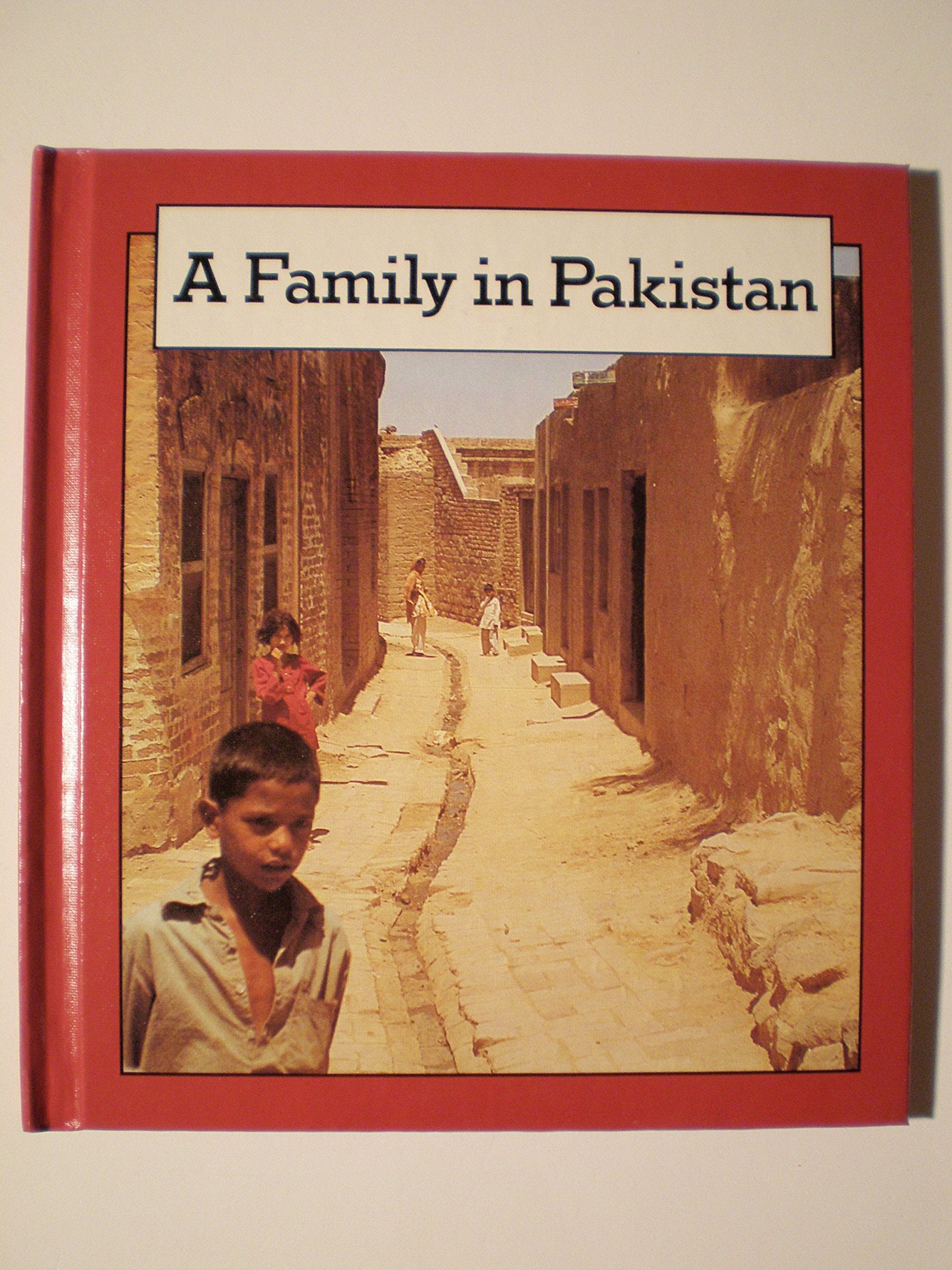 A Family in Pakistan (Families Around the World) Books