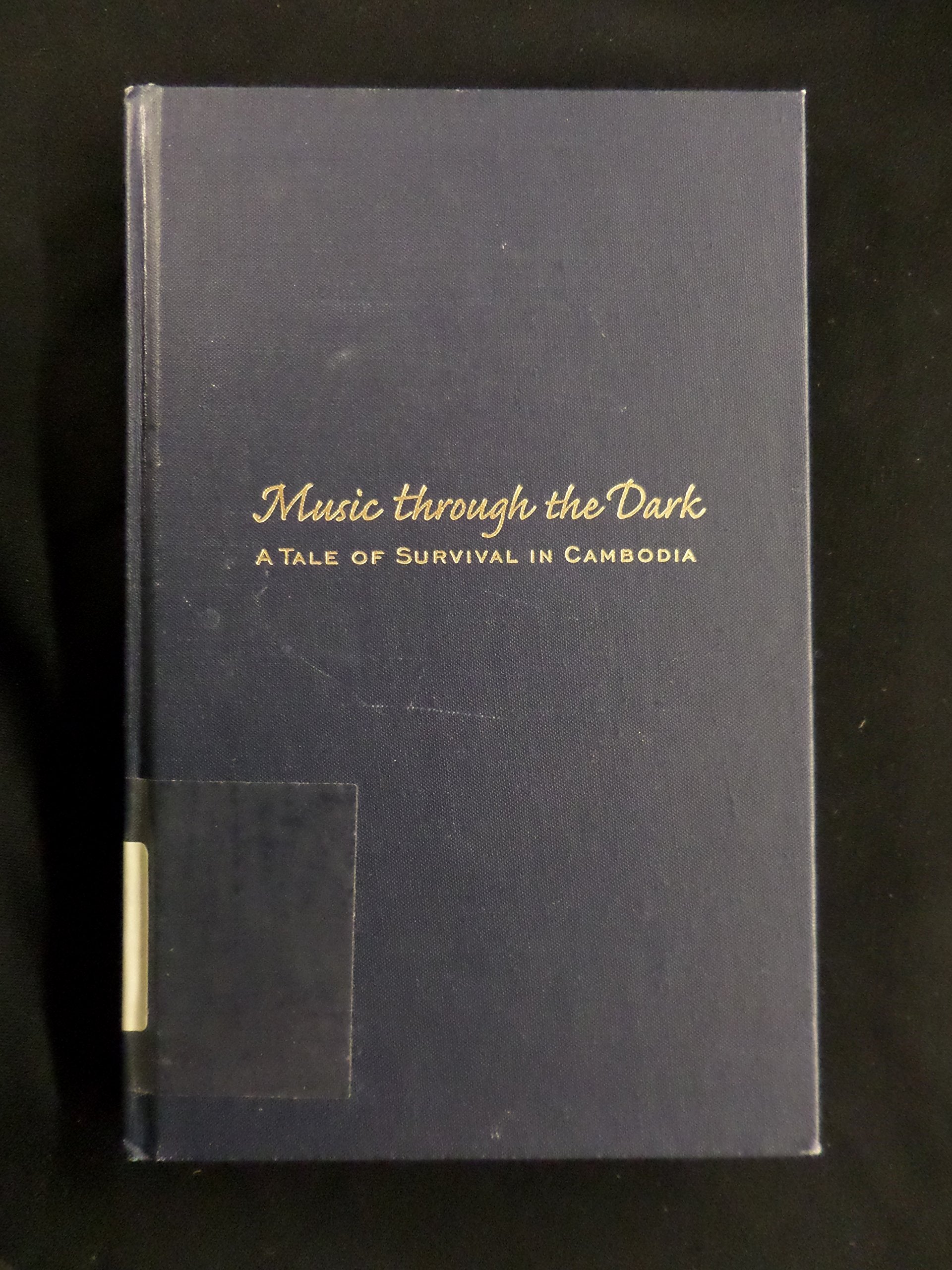 Music Through the Dark: A Tale of Survival in Cambodia (Intersections (Honolulu, Hawaii).) Science