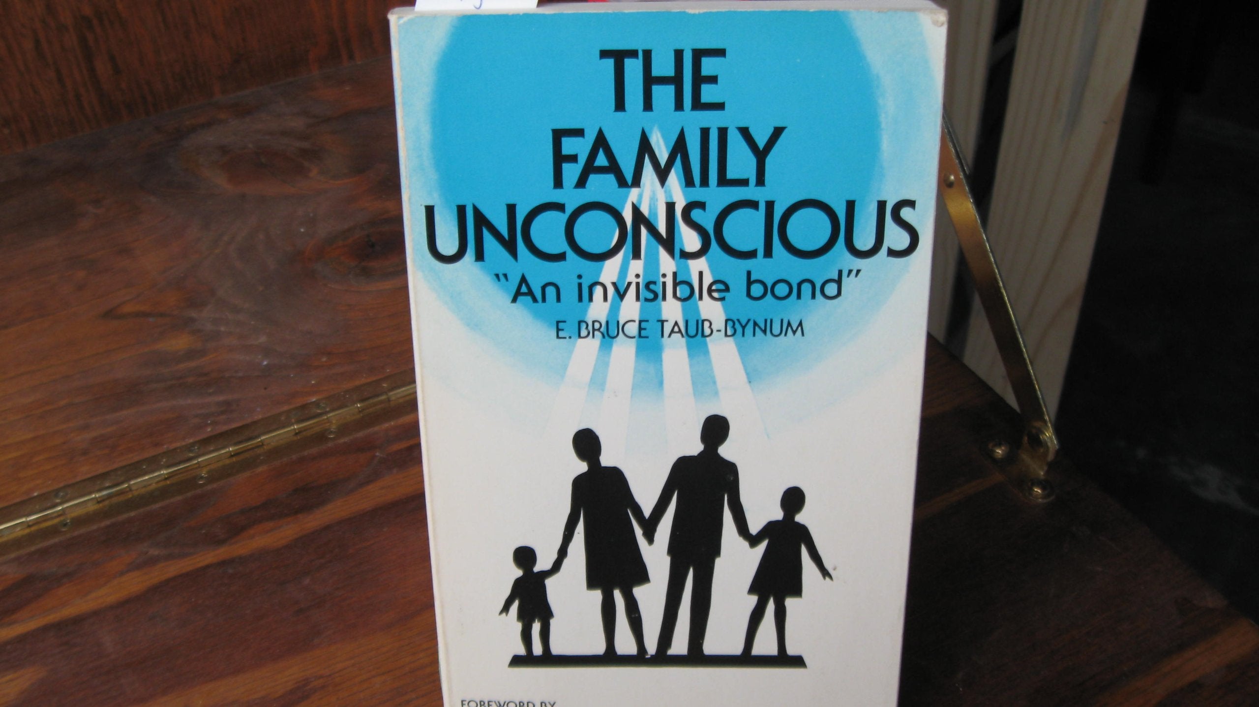 The Family Unconscious: An Invisible Bond (Quest Book) Medicine