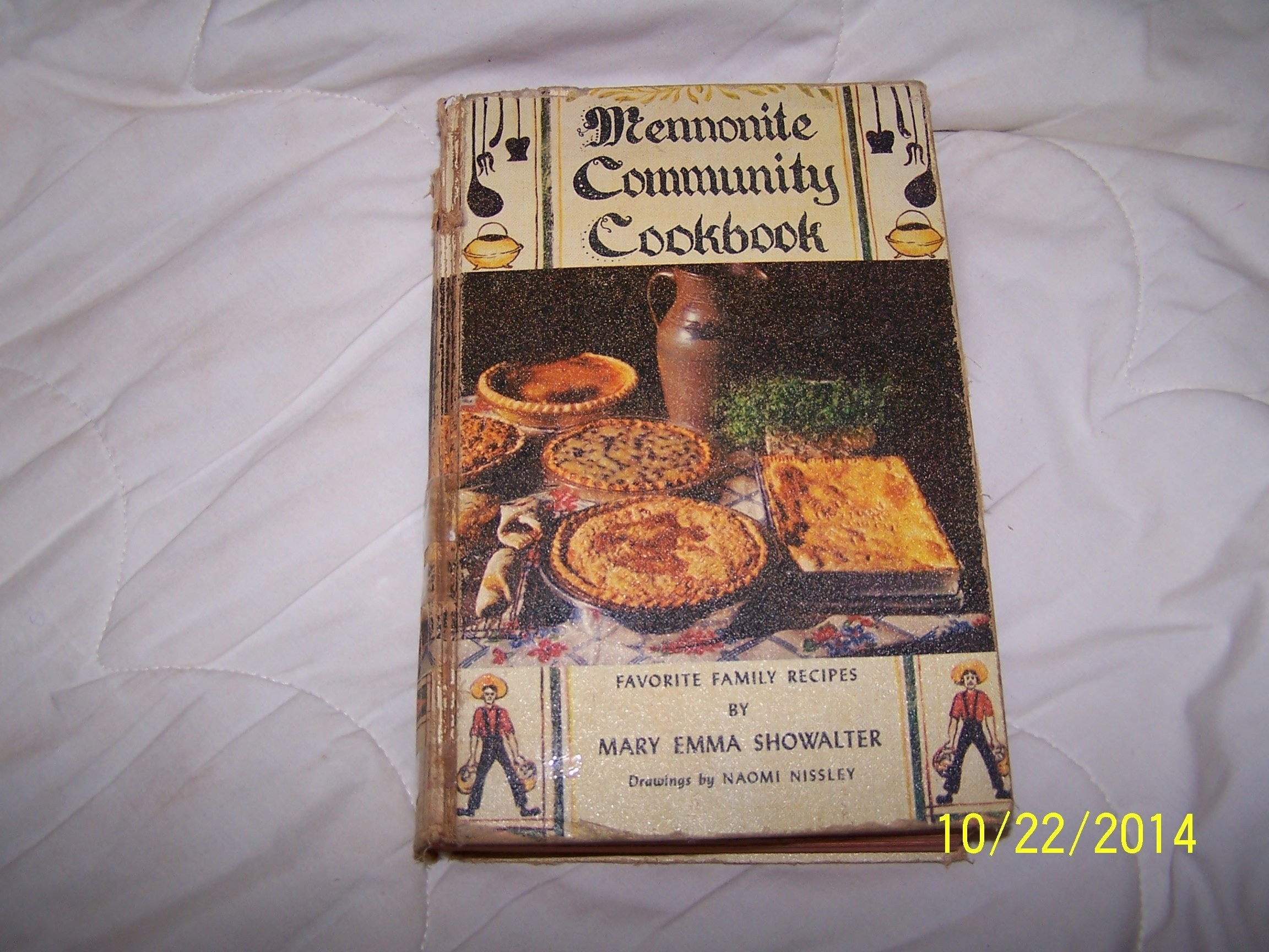 Mennonite Community Cookbook: Favorite Family Recipes Cooking & Enjoying