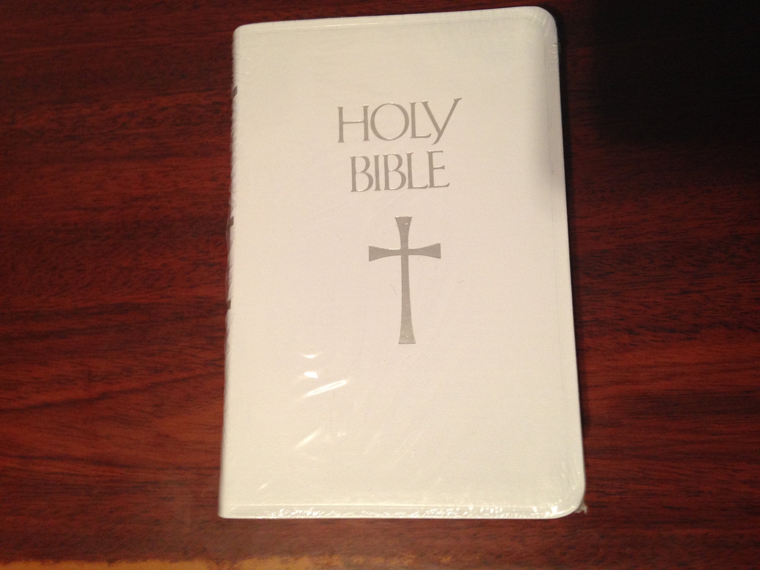 Holy Bible New American Bible: Bride's Bible With Revised New Testament/9035W Religion & Esotericism