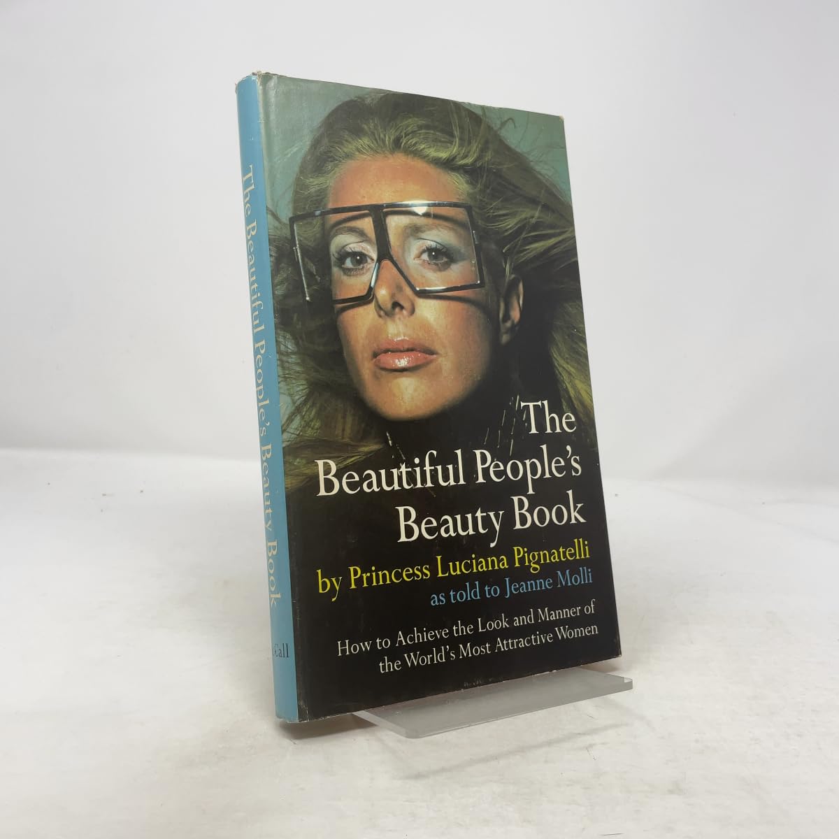 The Beautiful People's Beauty Book: How To Achieve the Look and Manner of the World's Most Attractive Women Books