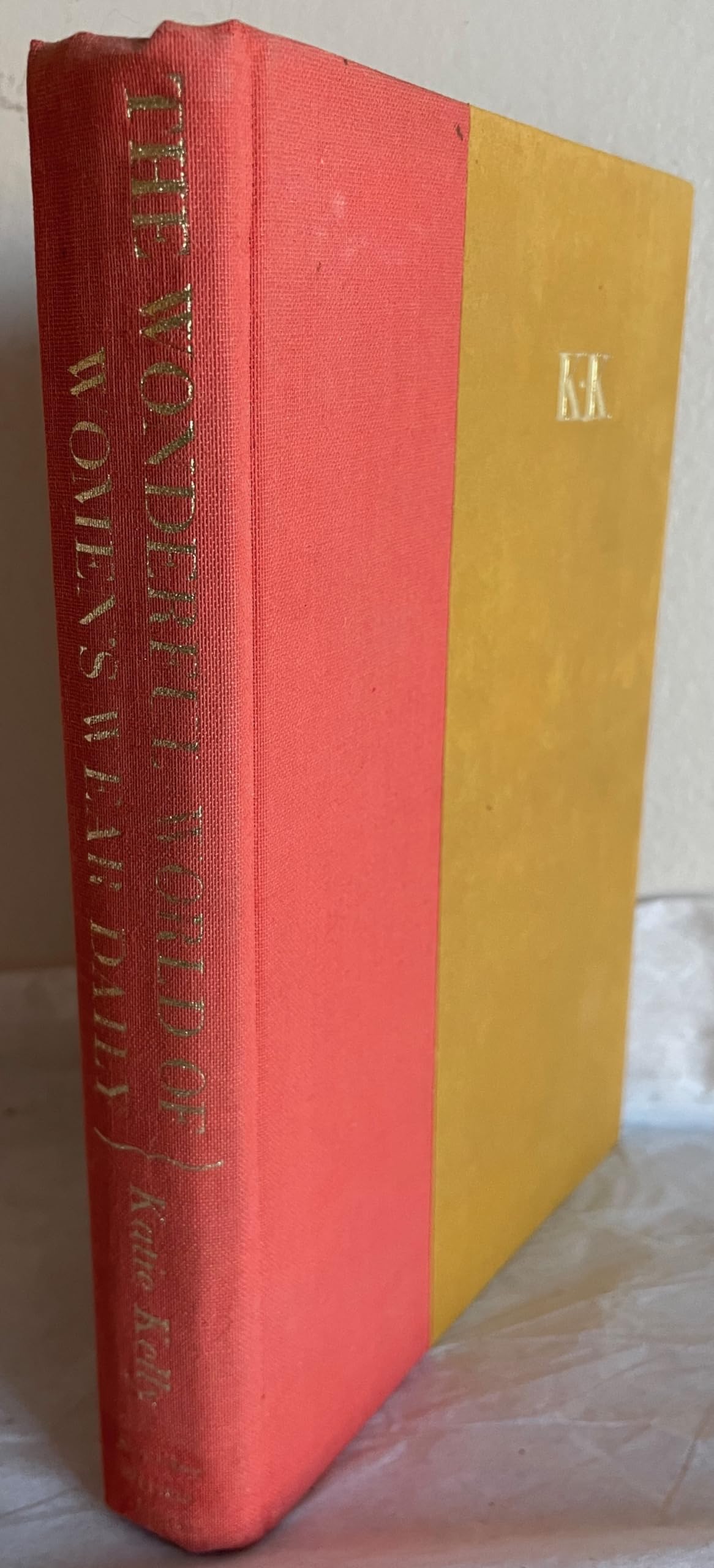 The wonderful world of Women's wear daily Books