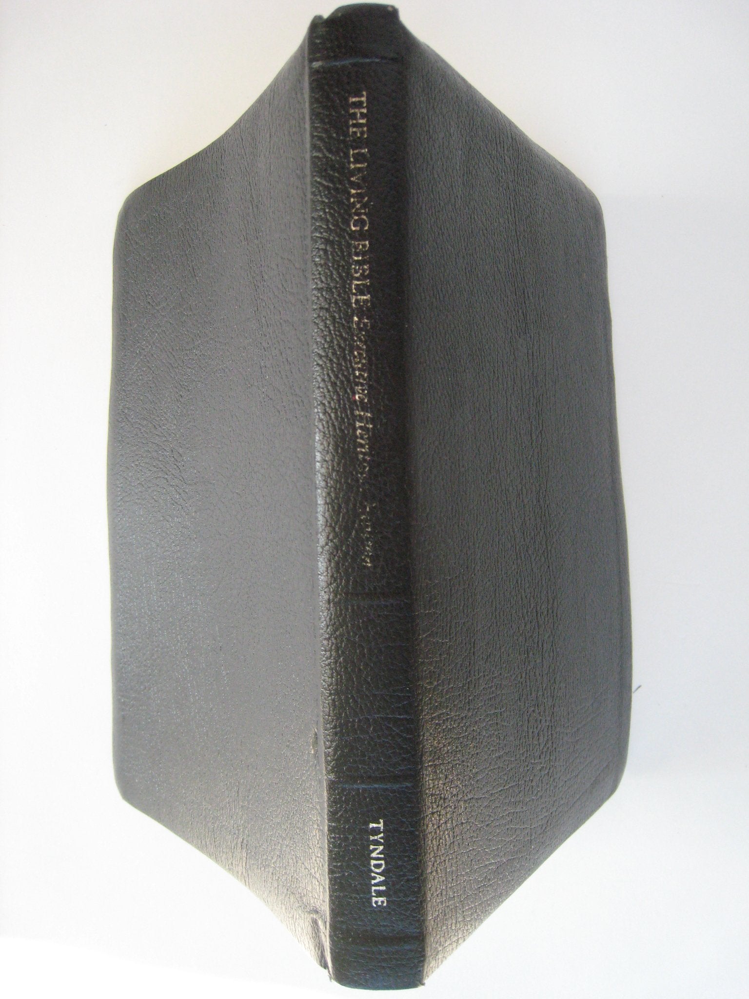 The Living Bible: Slim Line Executive Heritage Edition (Black Bonded Leather) Books