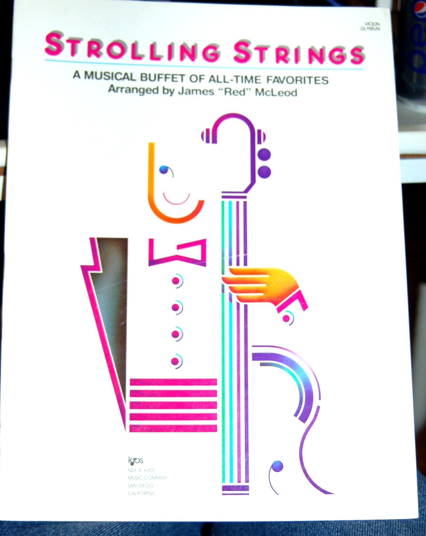 A Musical Buffet of All-Time Favorites - Violin: Strolling Strings Vol. 1 Books