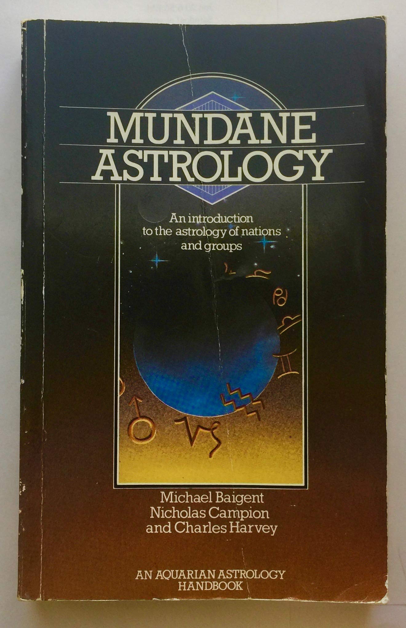 Mundane Astrology: Introduction to the Astrology of Nations and Groups (Astrology Handbooks) Religion & Esotericism
