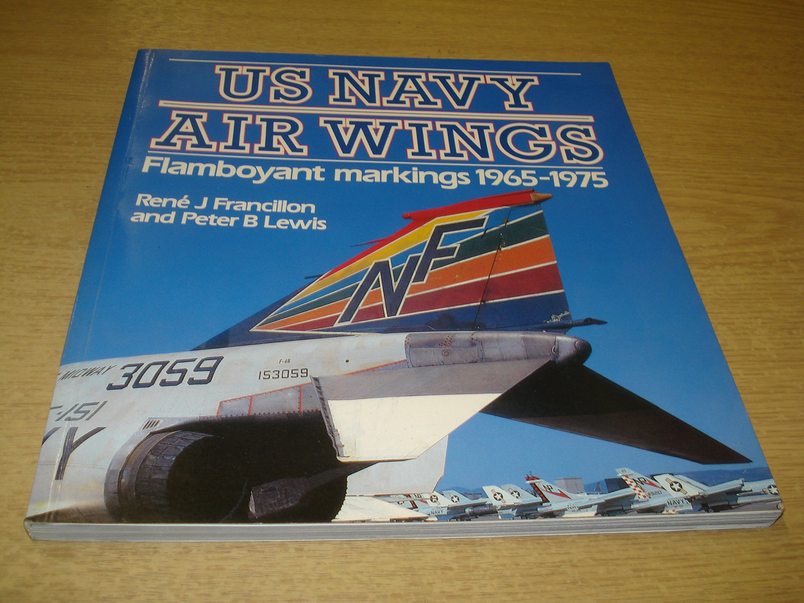 U.S. Navy Air Wings: Flamboyant Markings, 1965-1975 book