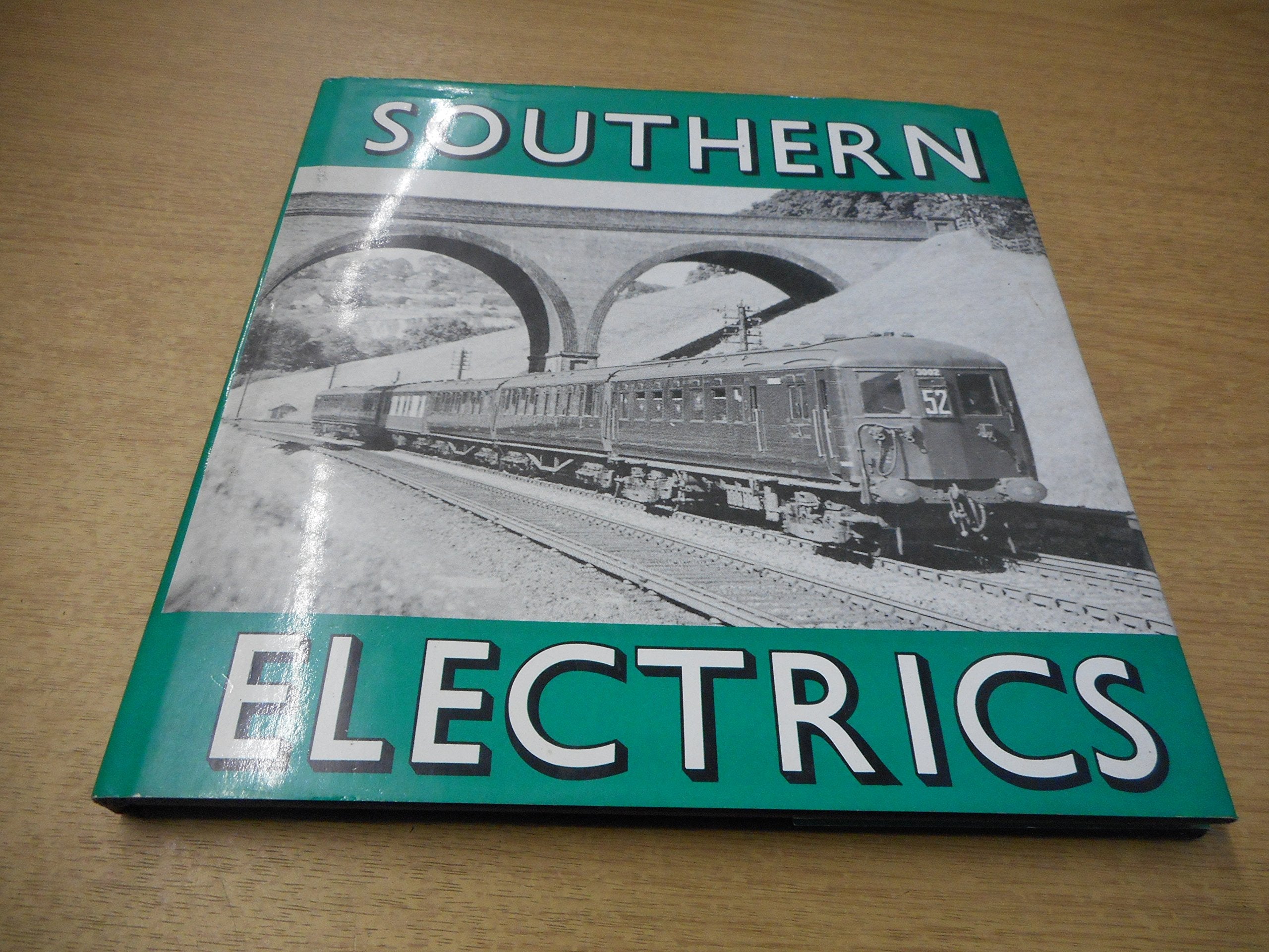 Southern Electrics: A Pictorial Survey Books