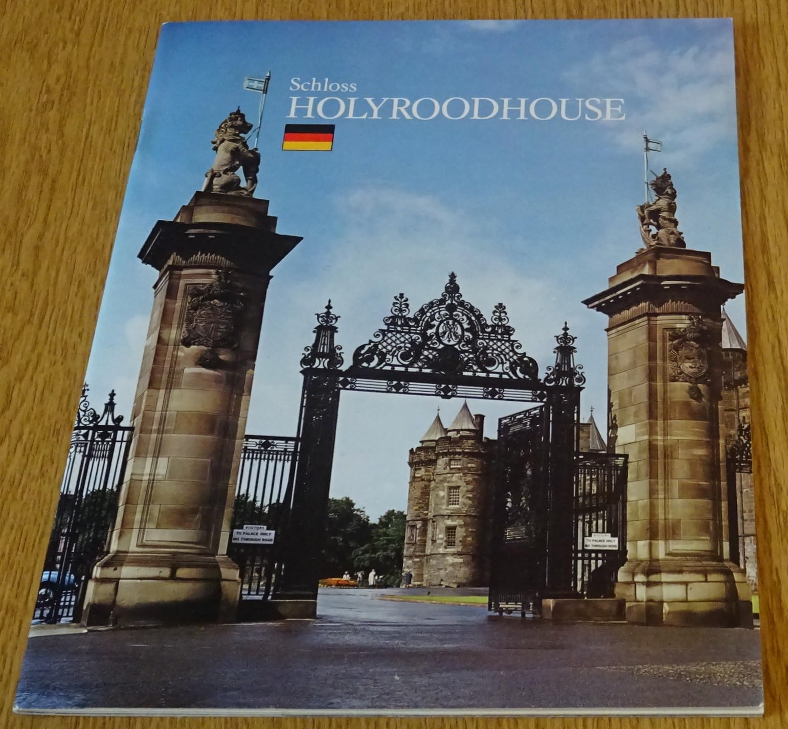Schloss Holyroodhouse (Pitkin 'pride of Britain' books) Books
