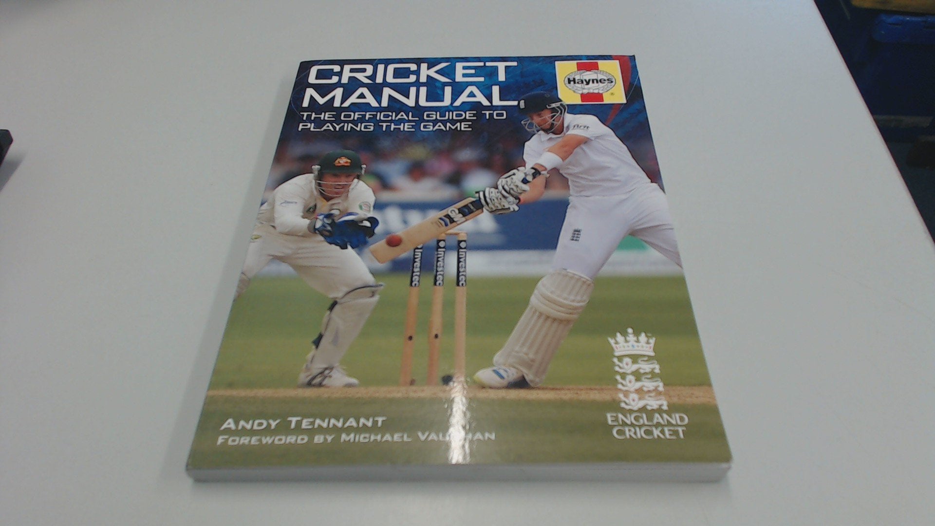 Cricket Manual: The Official Guide to Playing the Game Leisure & Fun