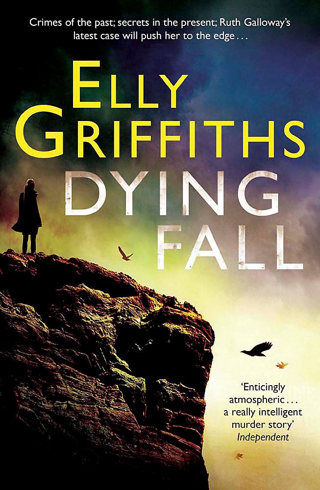 Dying Fall: Ruth Galloway gets a call for help - from beyond the grave (The Dr Ruth Galloway Mysteries) Social Sciences