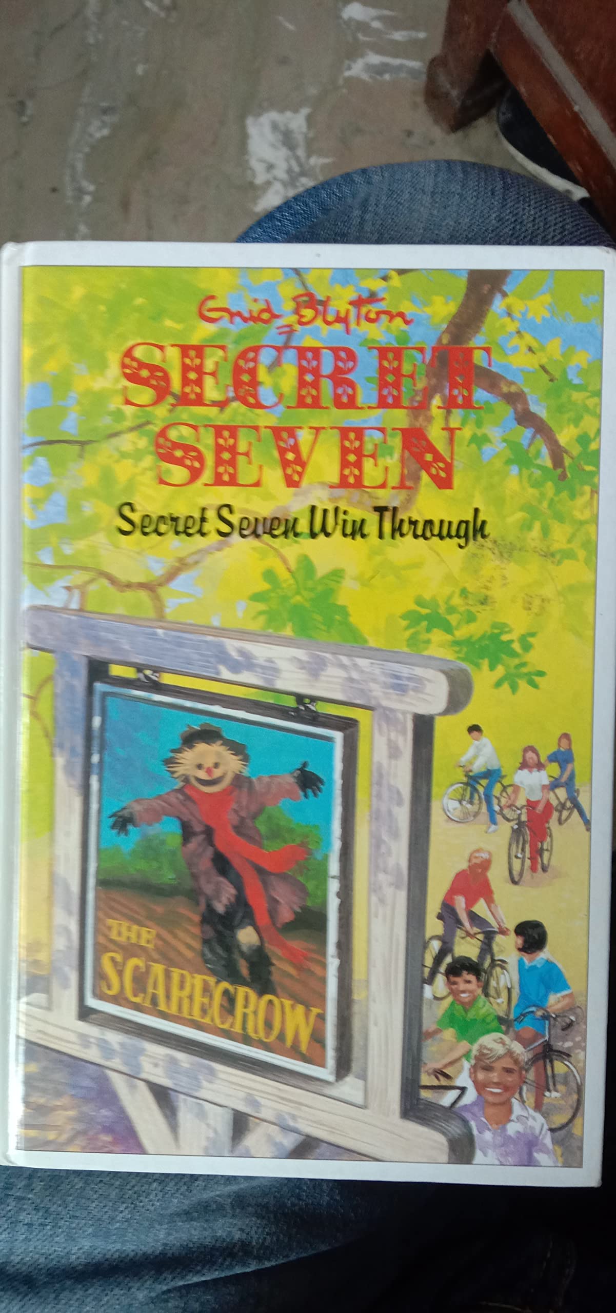 Secret Seven Win Through (Enid Blyton's The secret seven series II) Novels & Short Stories