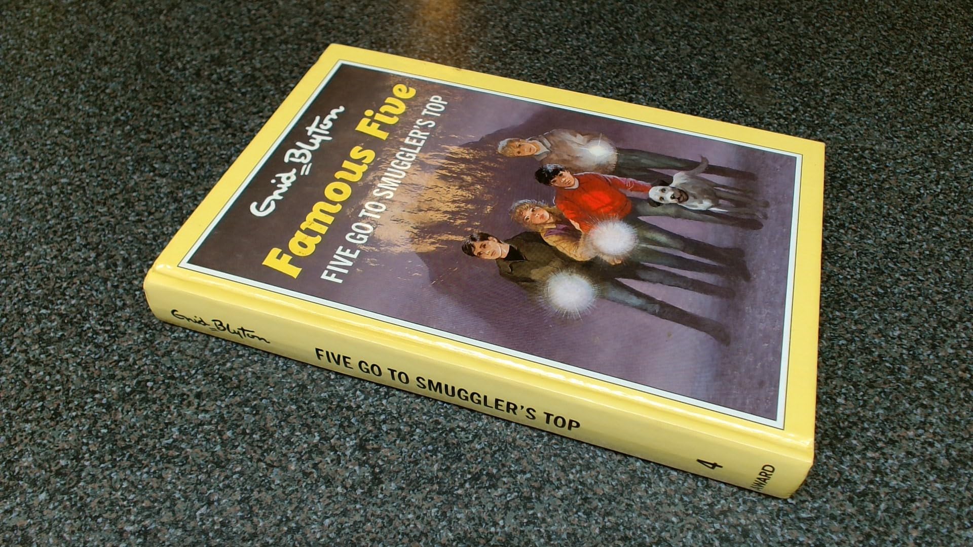 Five Go to Smuggler's Top (The Famous Five Series II, Band 4) Novels & Short Stories