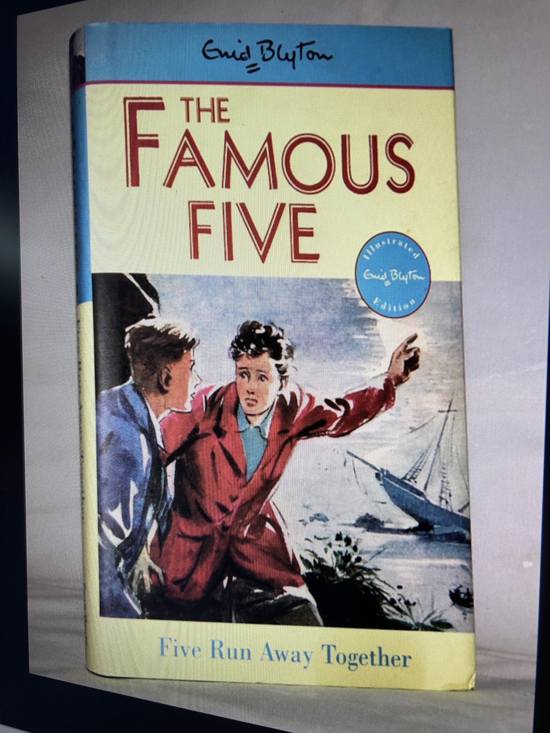 Five Run Away Together (The Famous Five Series I, Band 3) Novels & Short Stories