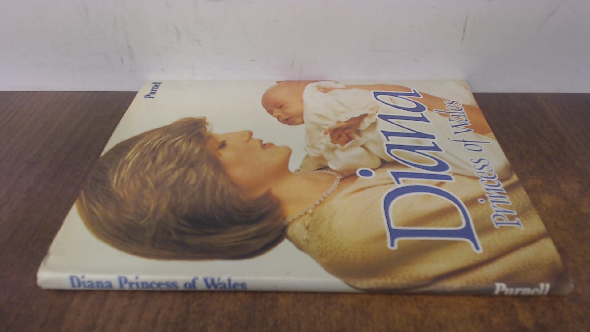 DIANA, PRINCESS OF WALES. Inspiring women Books