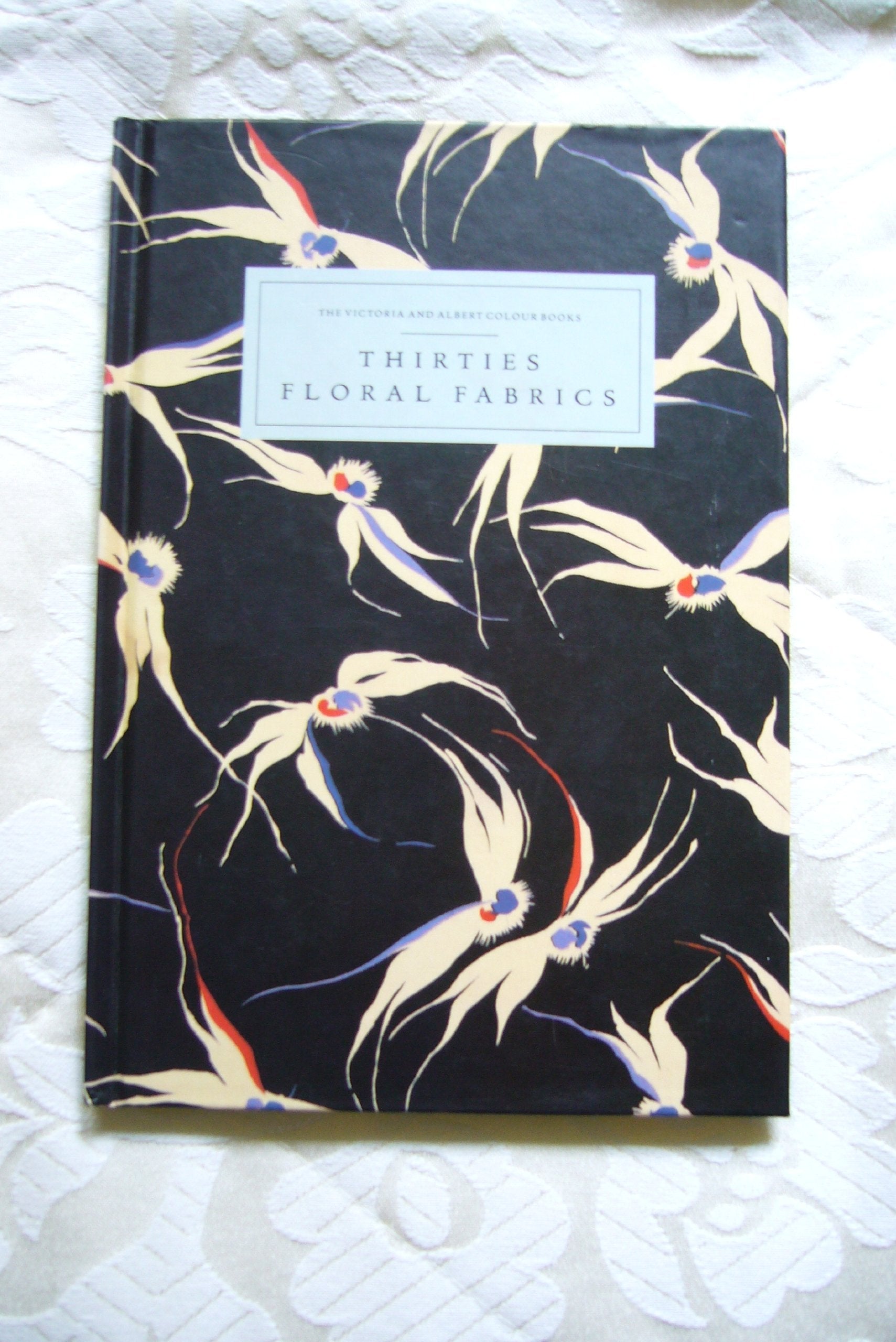 The Victoria & Albert Colour Books: Thirties Floral Fabrics book