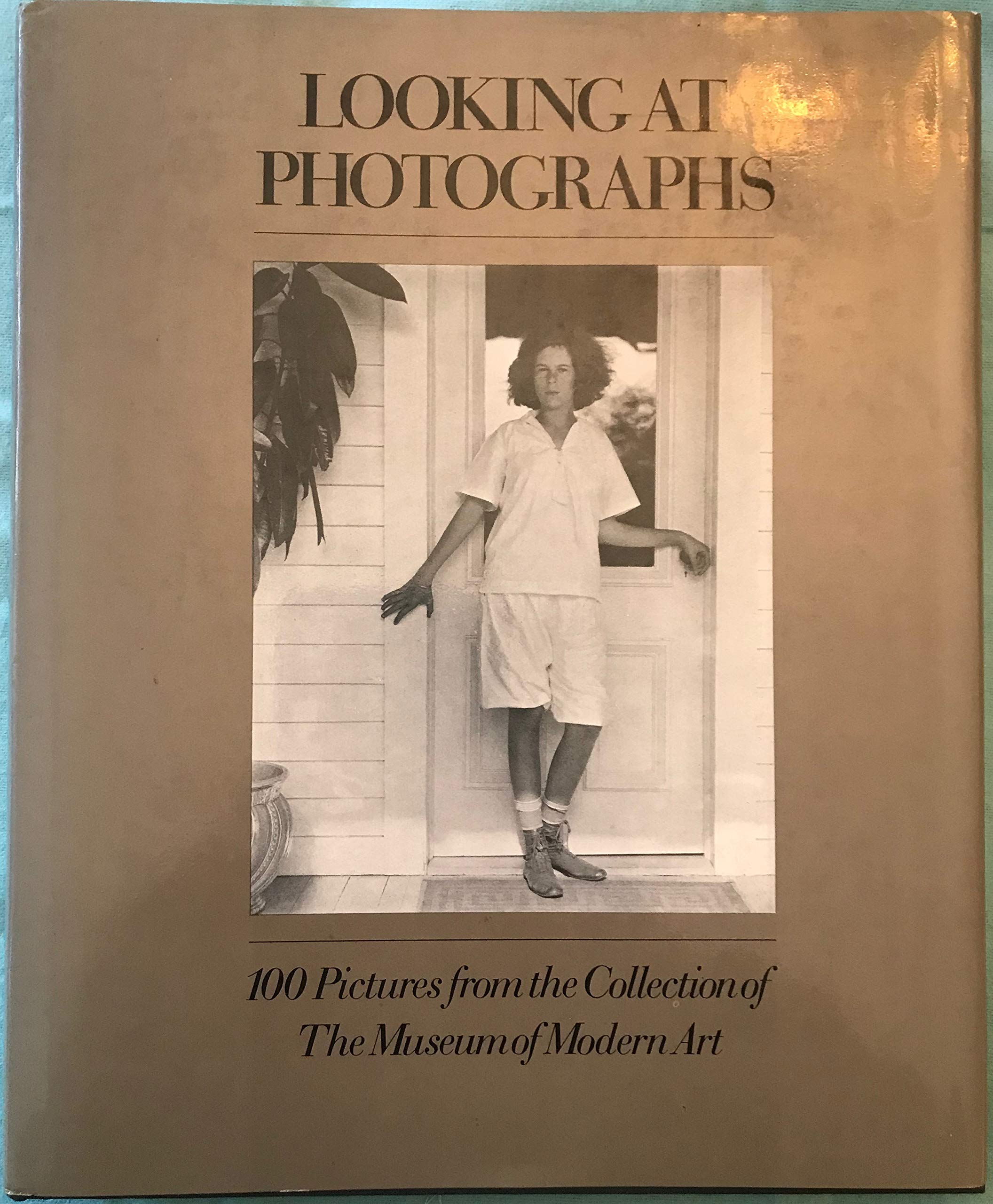 Looking at Photographs: 100 Pictures from the Collection of the Museum of Modern Art Travel Books