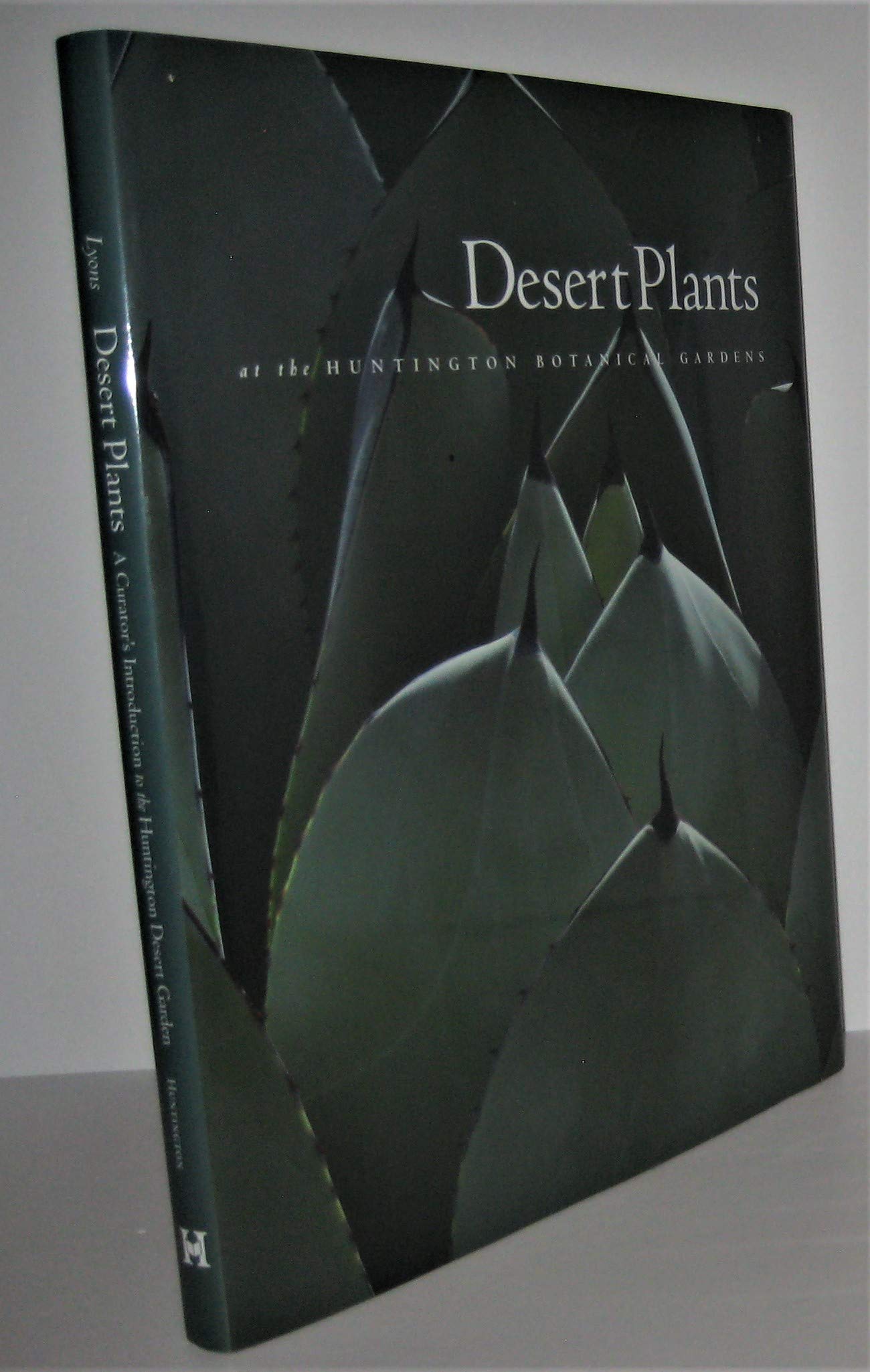 Desert Plants: A Curator's Introduction to the Huntington Desert Garden book