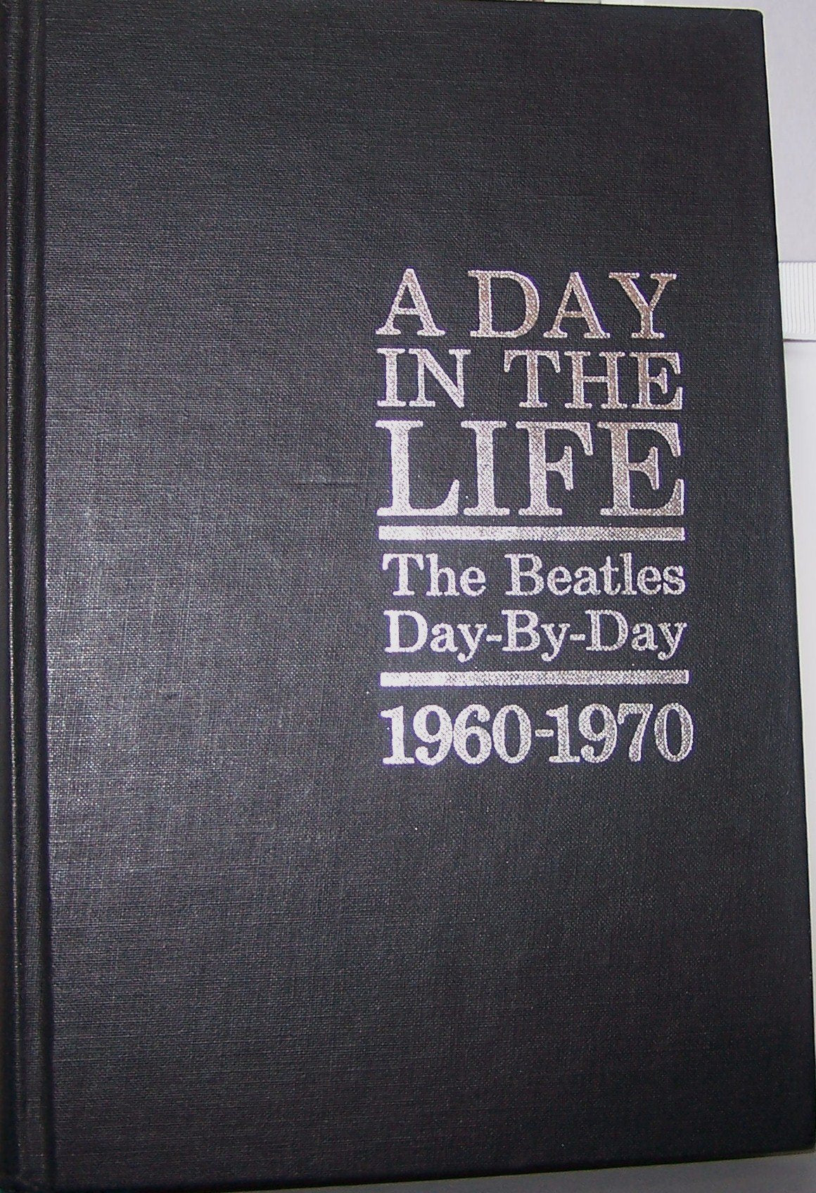 A Day in the Life: The Beatles Day-By-Day, 1960-1970: "Beatles" Day-by-day, 1960-70 (Rock & Roll Reference Series) Arts & Music