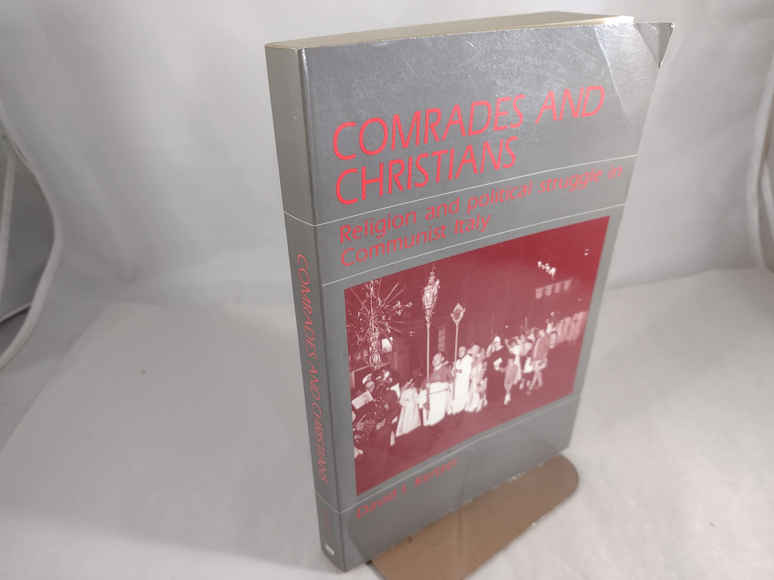 Comrades and Christians: Religion and Political Struggle in Communist Italy Social Sciences