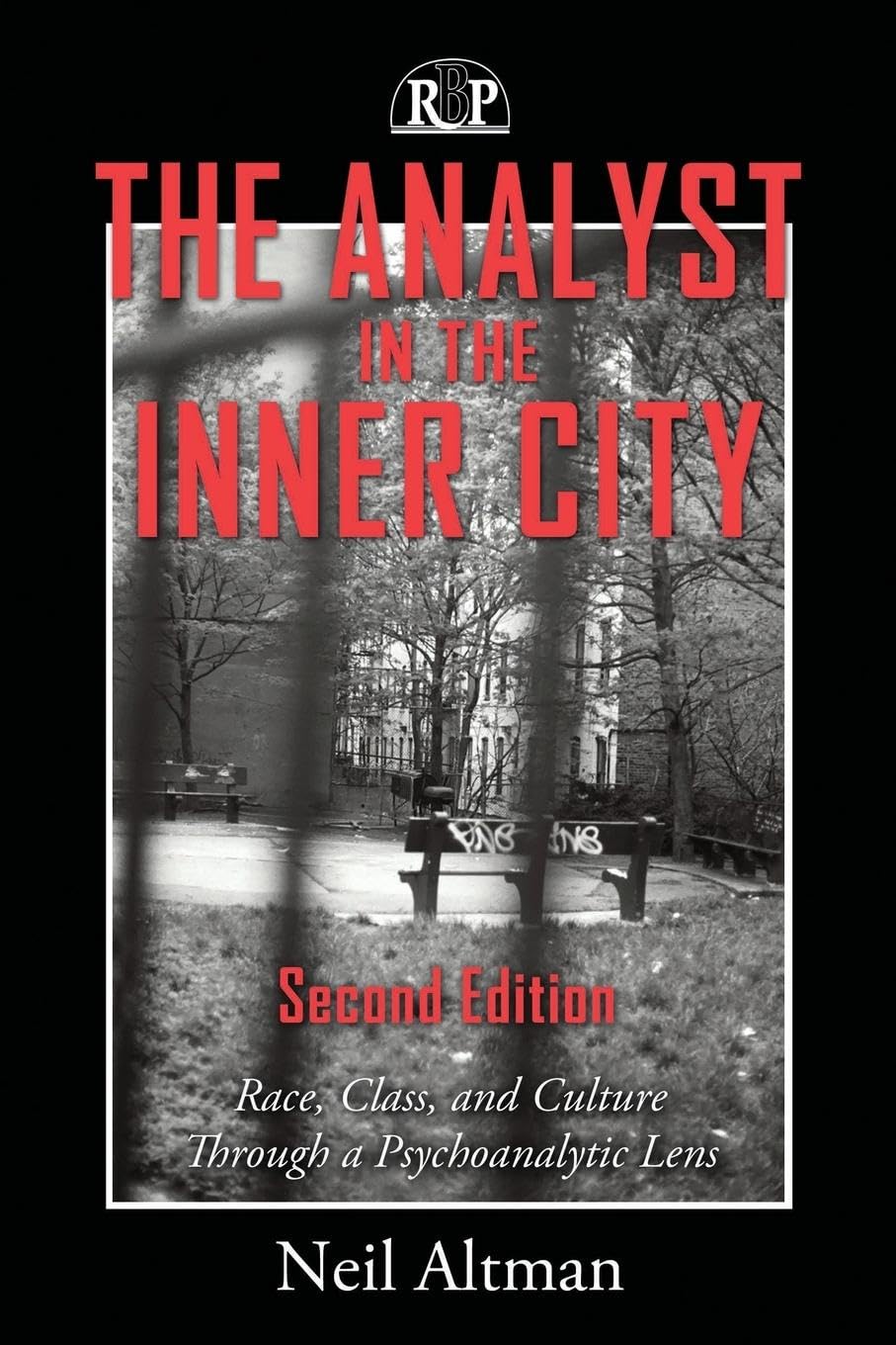 The Analyst in the Inner City: Race, Class, and Culture Through a Psychoanalytic Lens (Relational Perspectives Book Series) Medicine