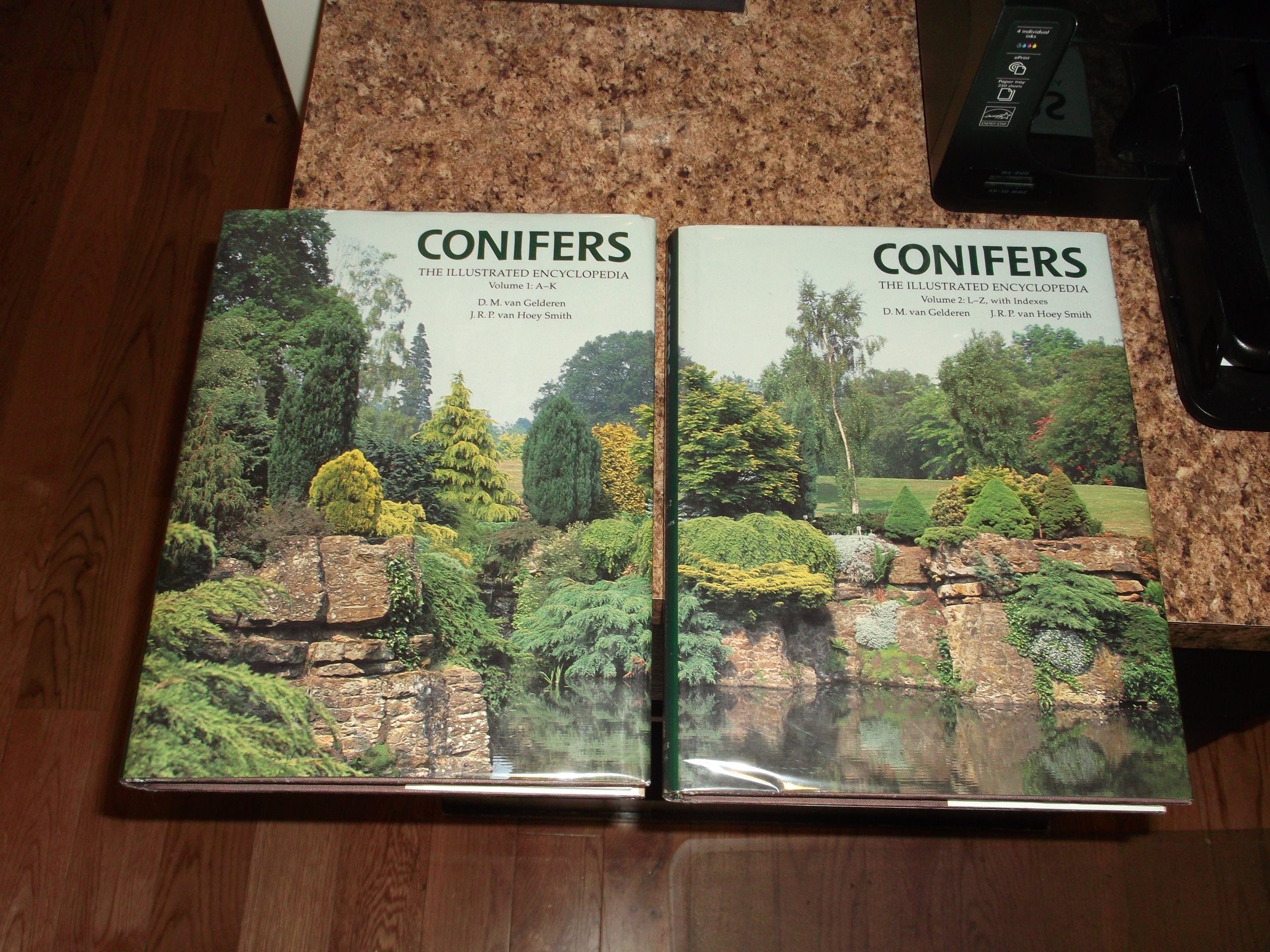Conifers: The Illustrated Encyclopedia Garden & Plants