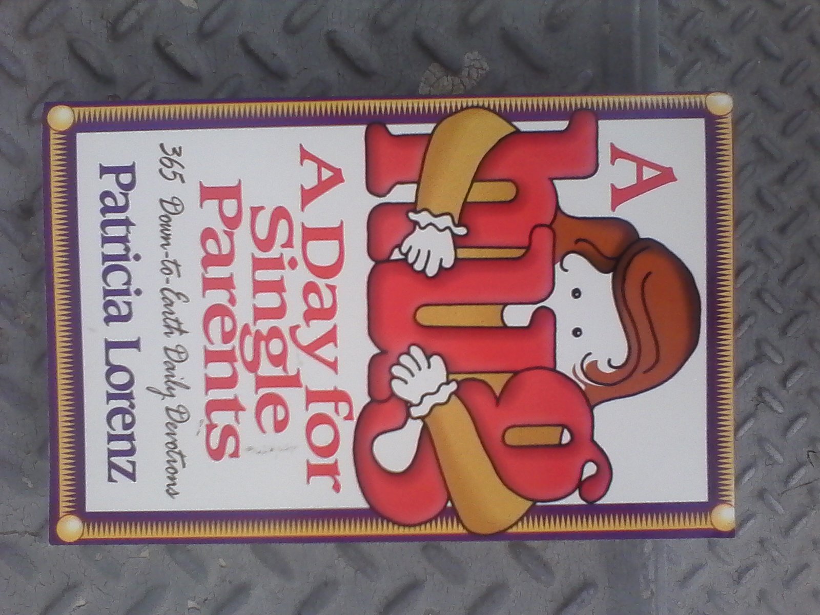 A Hug a Day for Single Parents: 365 Down-To-Earth Daily Devotions book