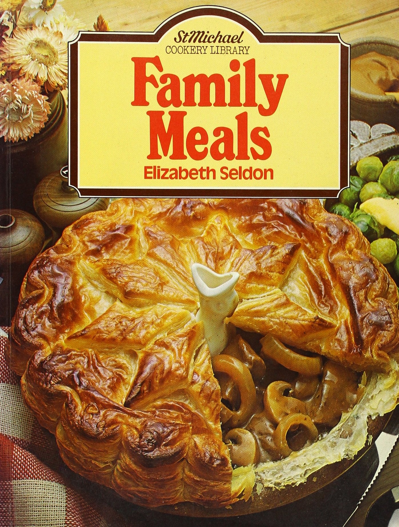 FAMILY MEALS (ST MICHAEL COOKERY LIBRARY) Books
