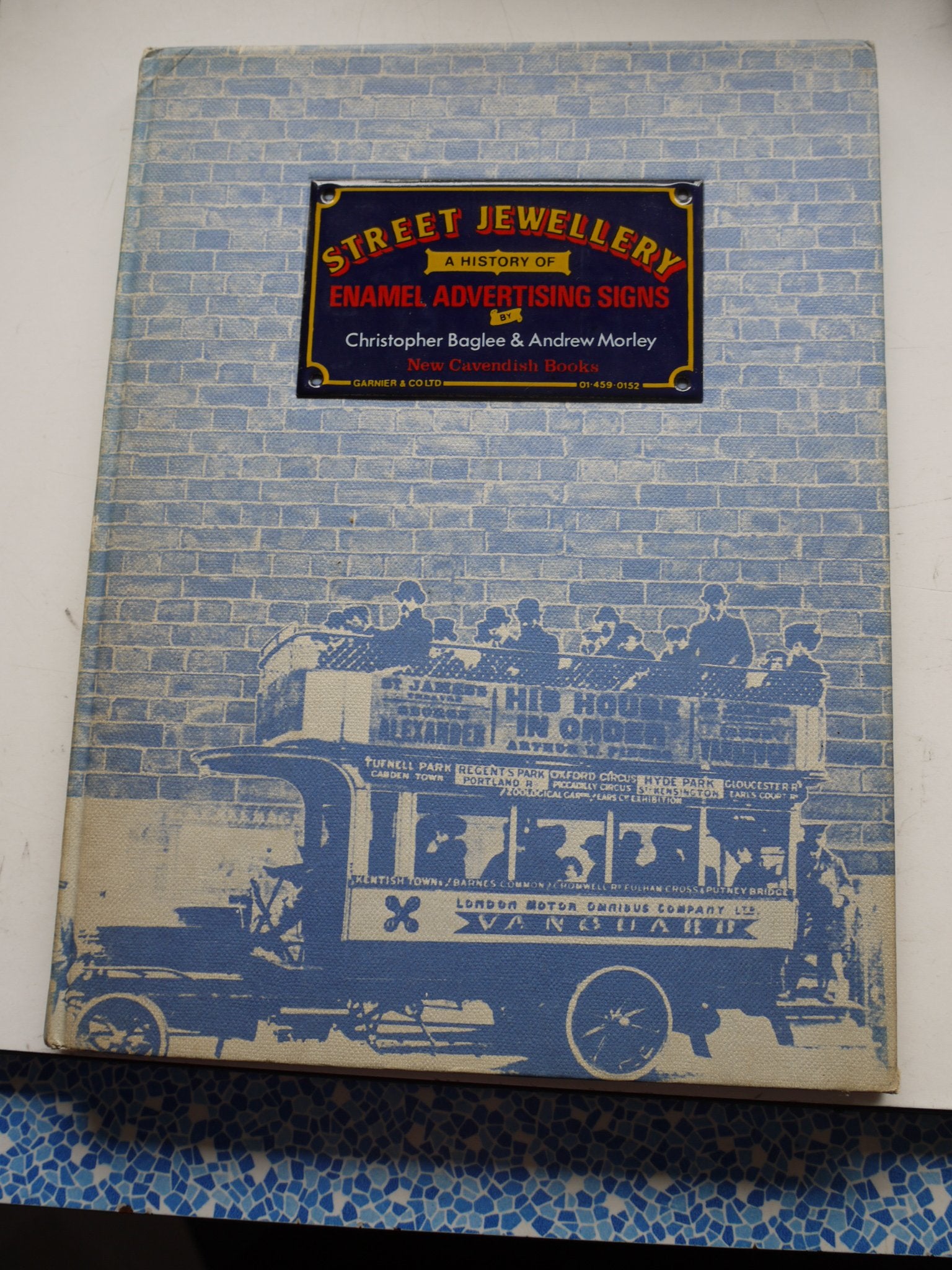 Street Jewelry: A History of Enamel Advertising Signs Social Sciences