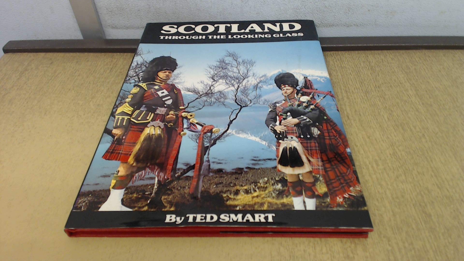 Product Image: SCOTLAND A PICTURE BOOK TO REMEMBER HER