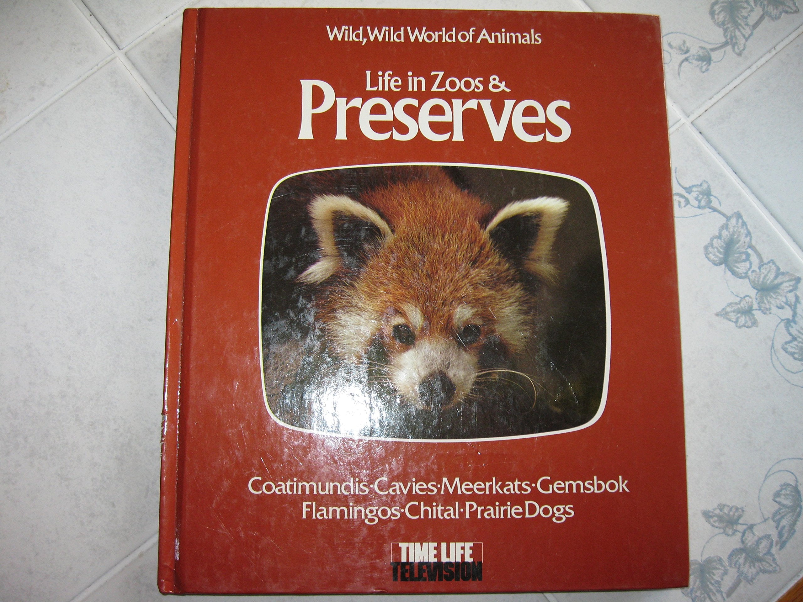Life in Zoos and Preserves (Wild, wild world of animals) Books
