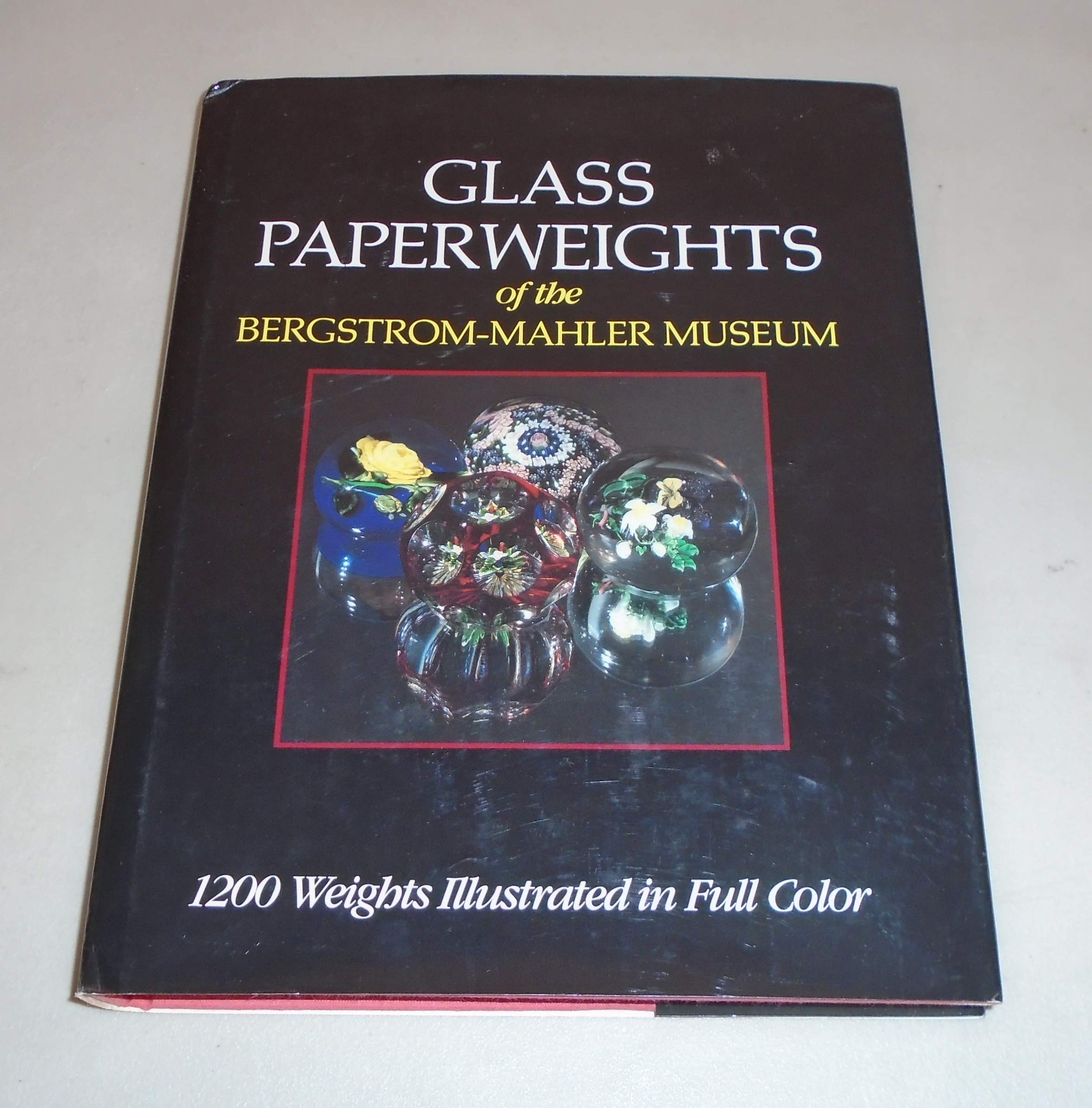 Glass paperweights of the Bergstrom-Mahler Museum Books