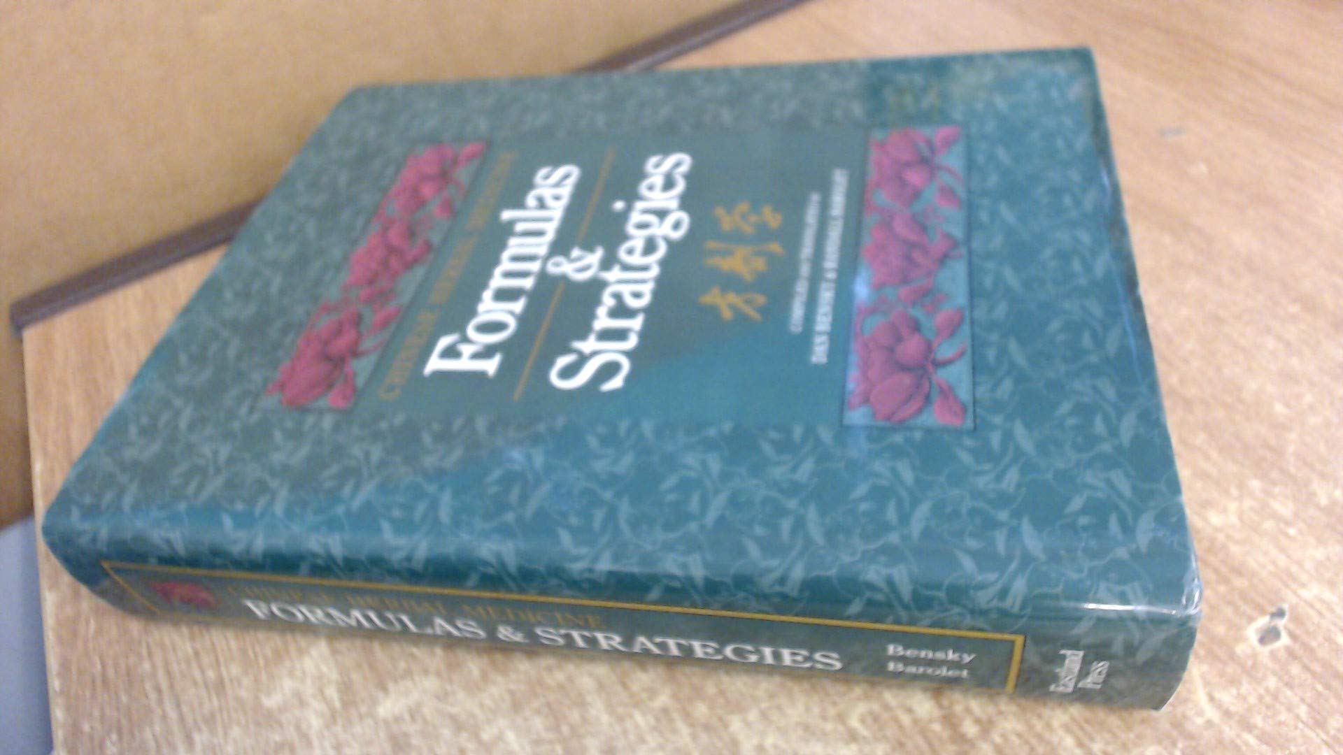 Chinese Herbal Medicine: Formulas and Strategies: Formulas & Strategies (Tr. from Chinese/With Resource Guide to Prepared Medicines Supplement to Chinese Herbal Medicine) Natural Sciences