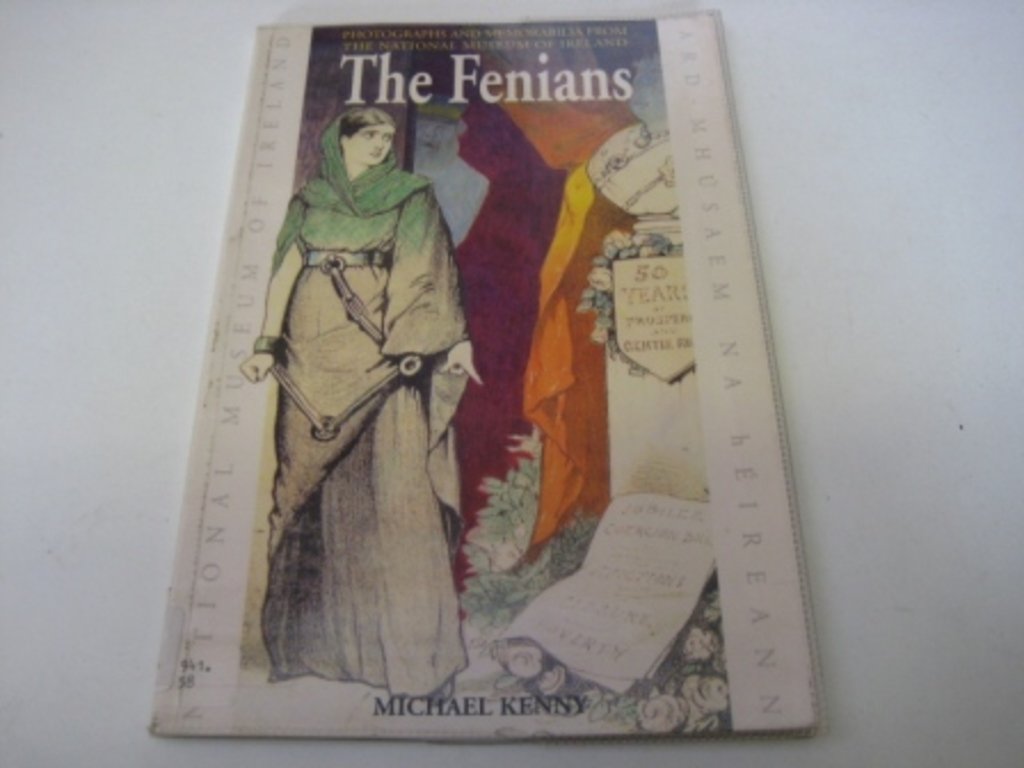 The Fenians: Photographs and Memorabilia from the National Museum of Ireland (Irish treasures) Social Sciences