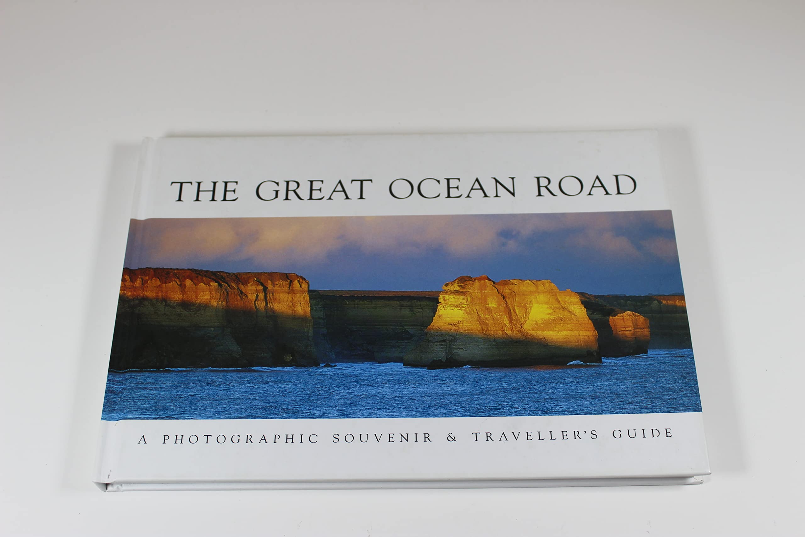 Great Ocean Road : A Photographic Souvenir and Tra Books