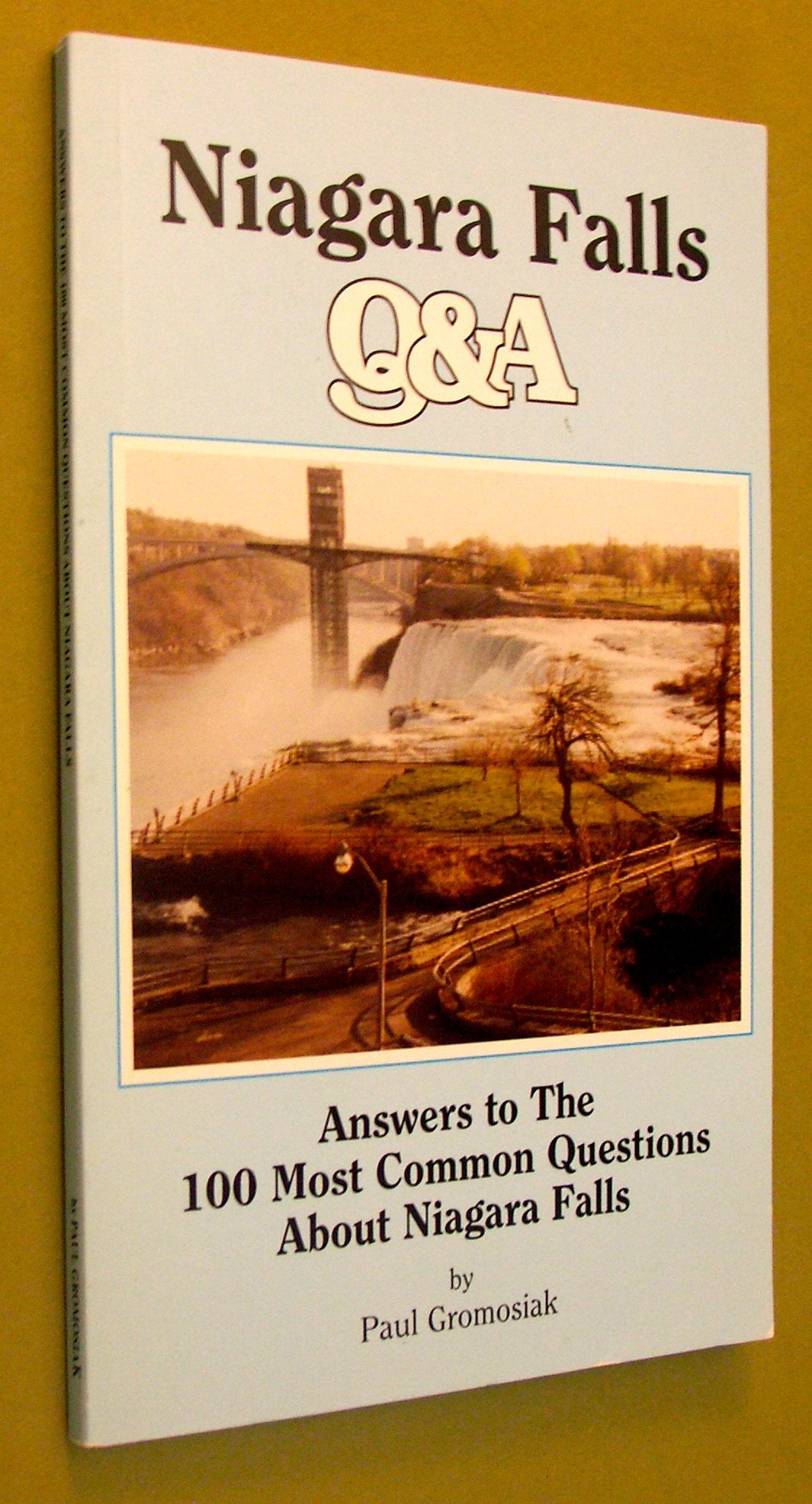 Answers to the One Hundred Most Common Questions About Niagara Falls Travel Guides