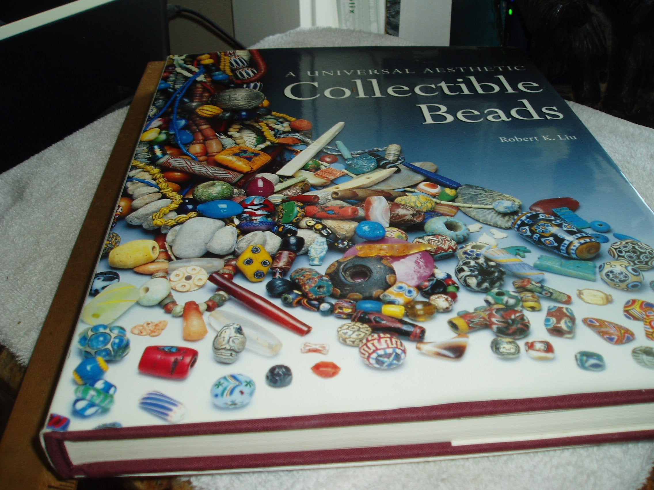 Collectible Beads: A Universal Aesthetic (Beadwork Books) Hobbies & Crafts