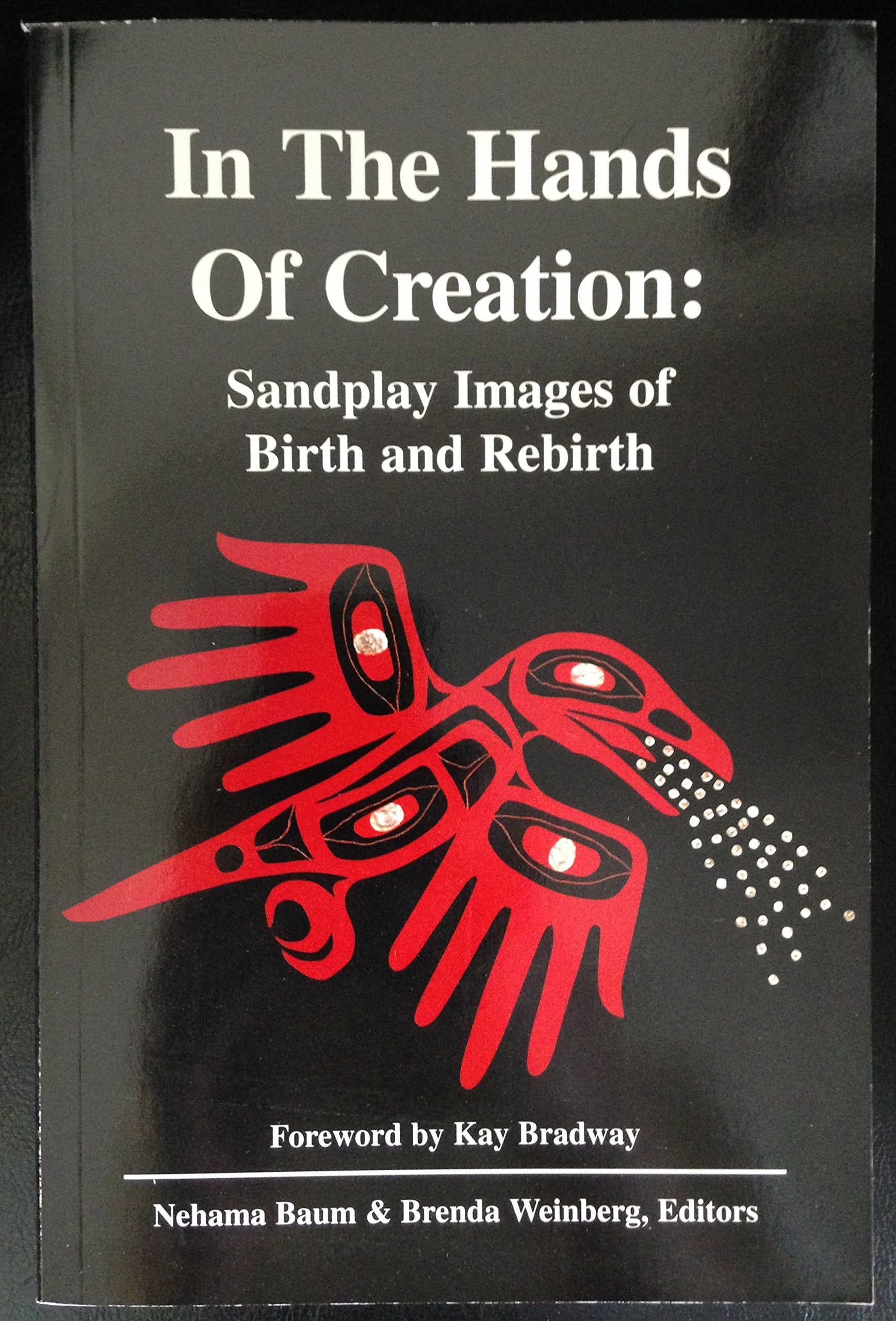 In the Hands of Creation : Sandplay Images of Birth and Rebirth b... Books