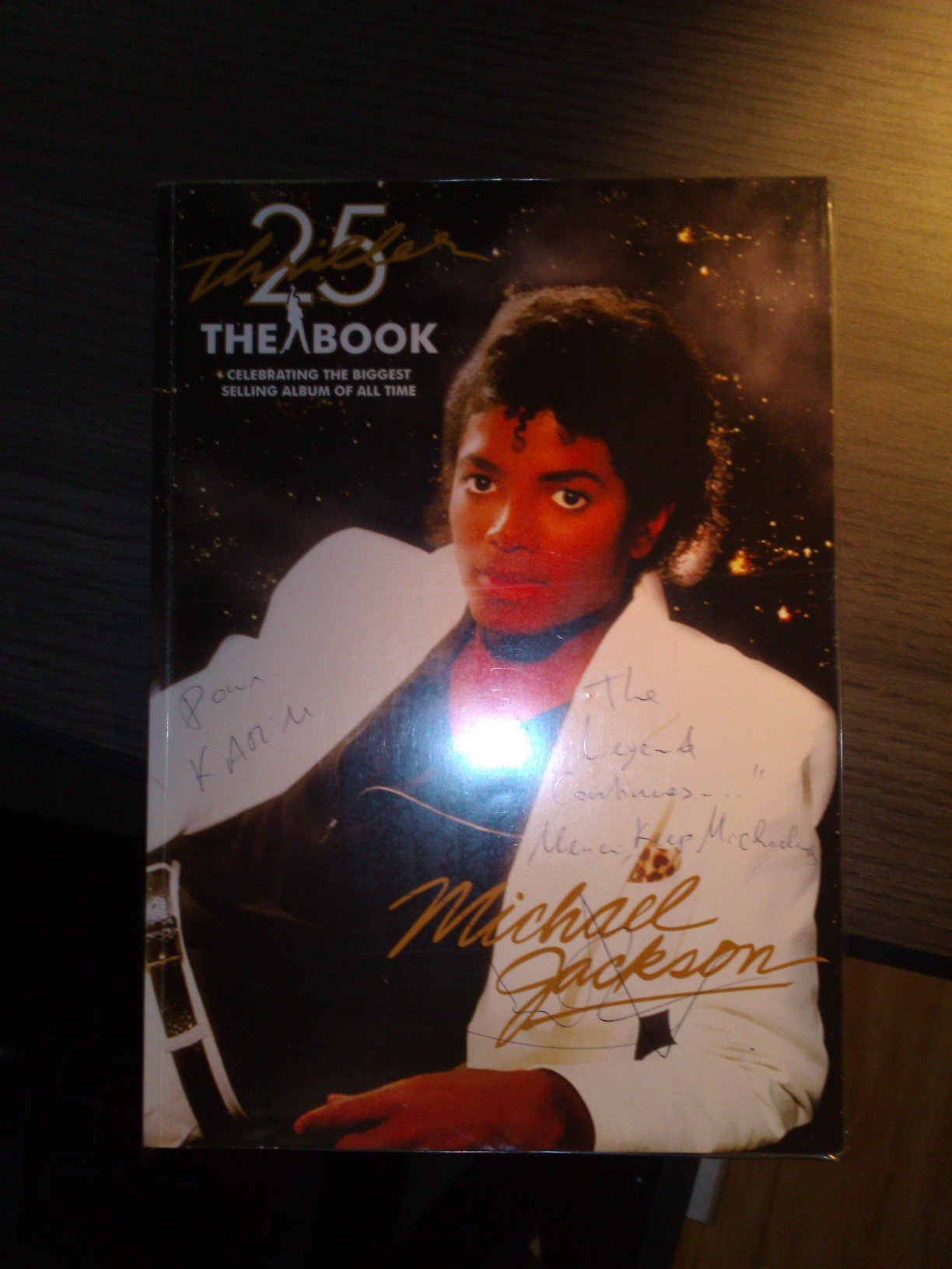 Thriller 25th Anniversary: The Book.: 25 Jahre Thriller - Der größte Meilenstein des Pop: Celebrating the Biggest Selling Album of All Time Arts & Music