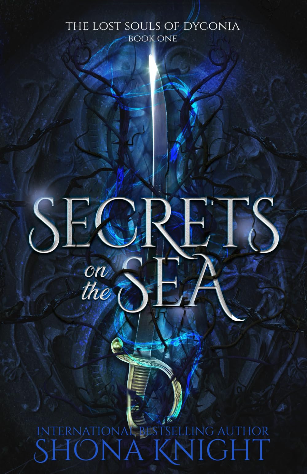 Secrets on the Sea: a reverse harem romance (The Lost Souls of Dyconia, Band 1) Action & Adventure